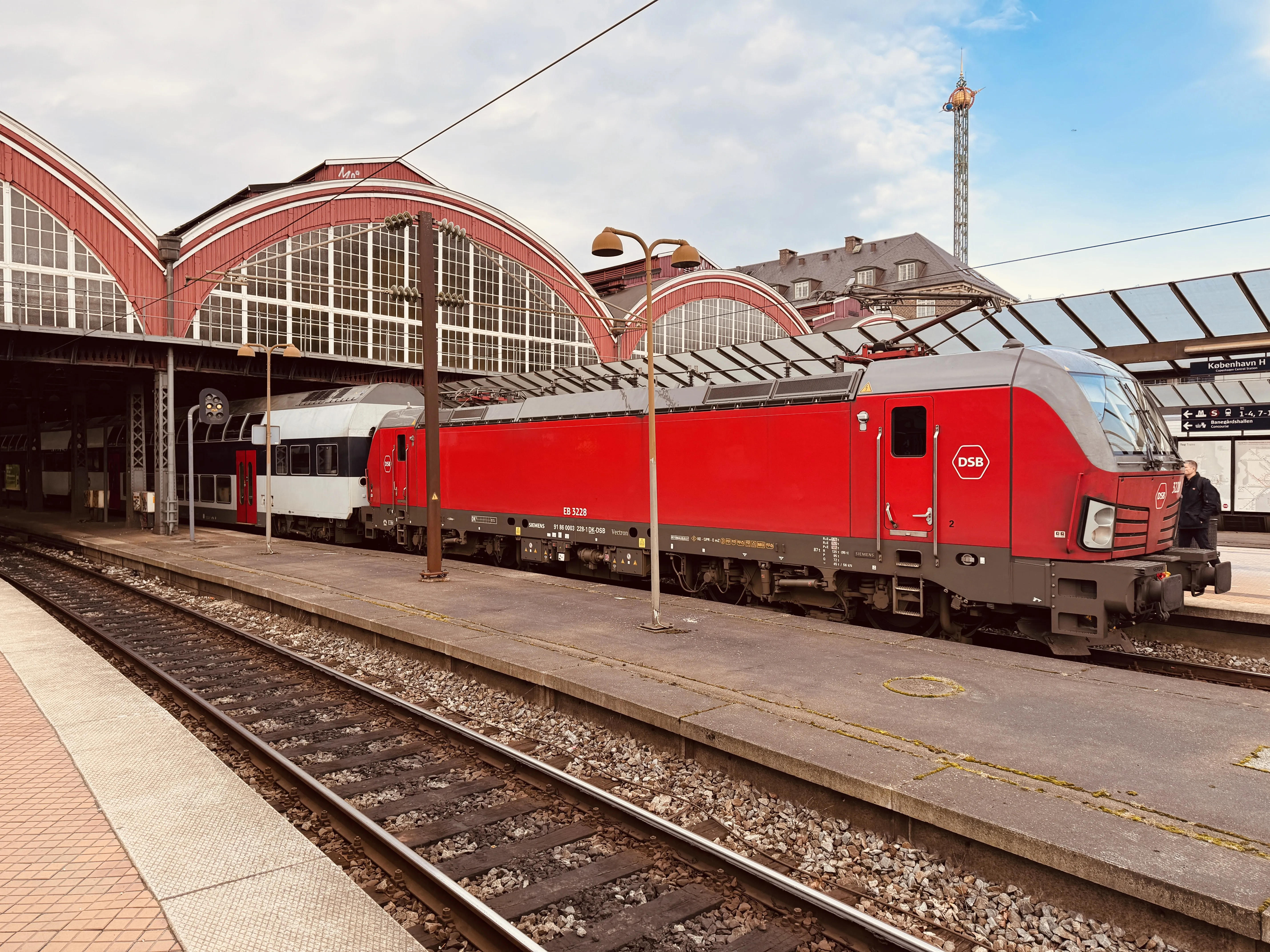 Billede af DSB EB 3228 fotograferet ud for København Hovedbanegård.