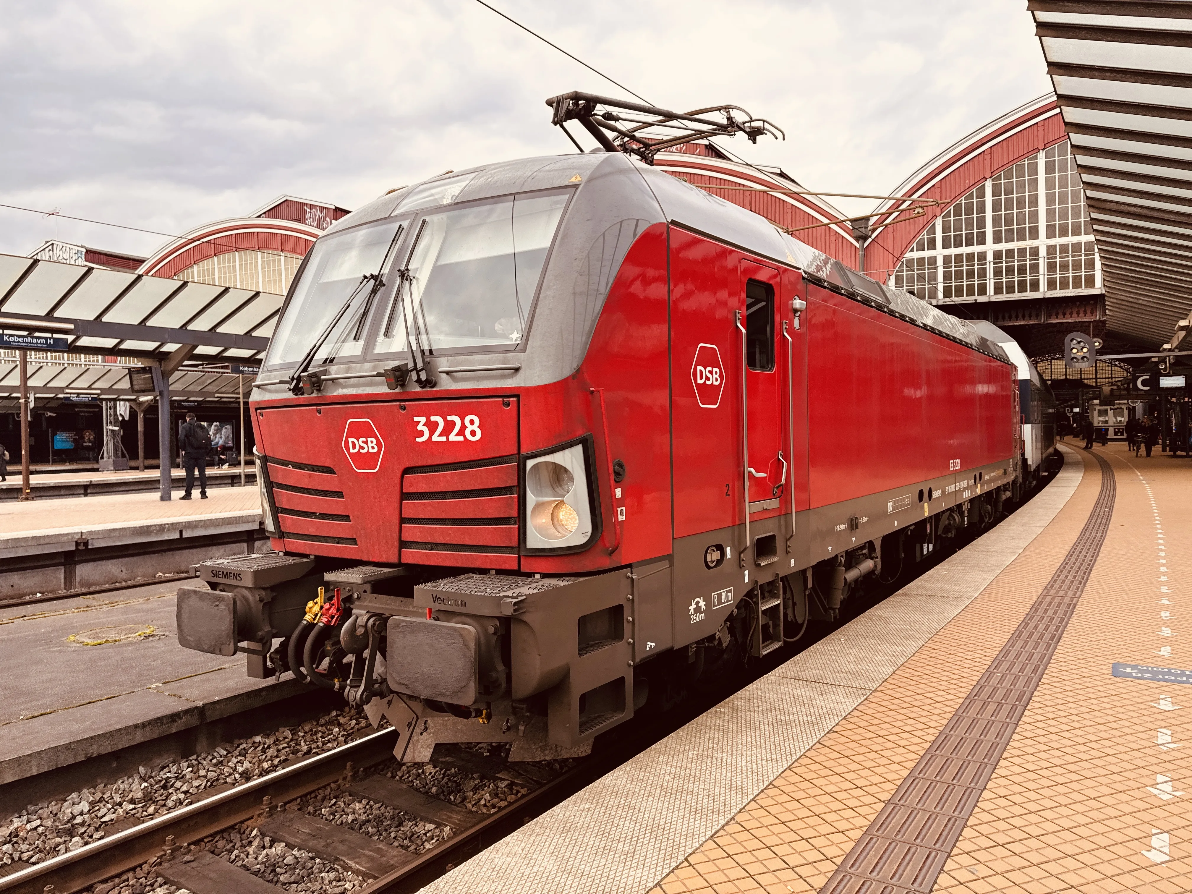 Billede af DSB EB 3228 fotograferet ud for København Hovedbanegård.