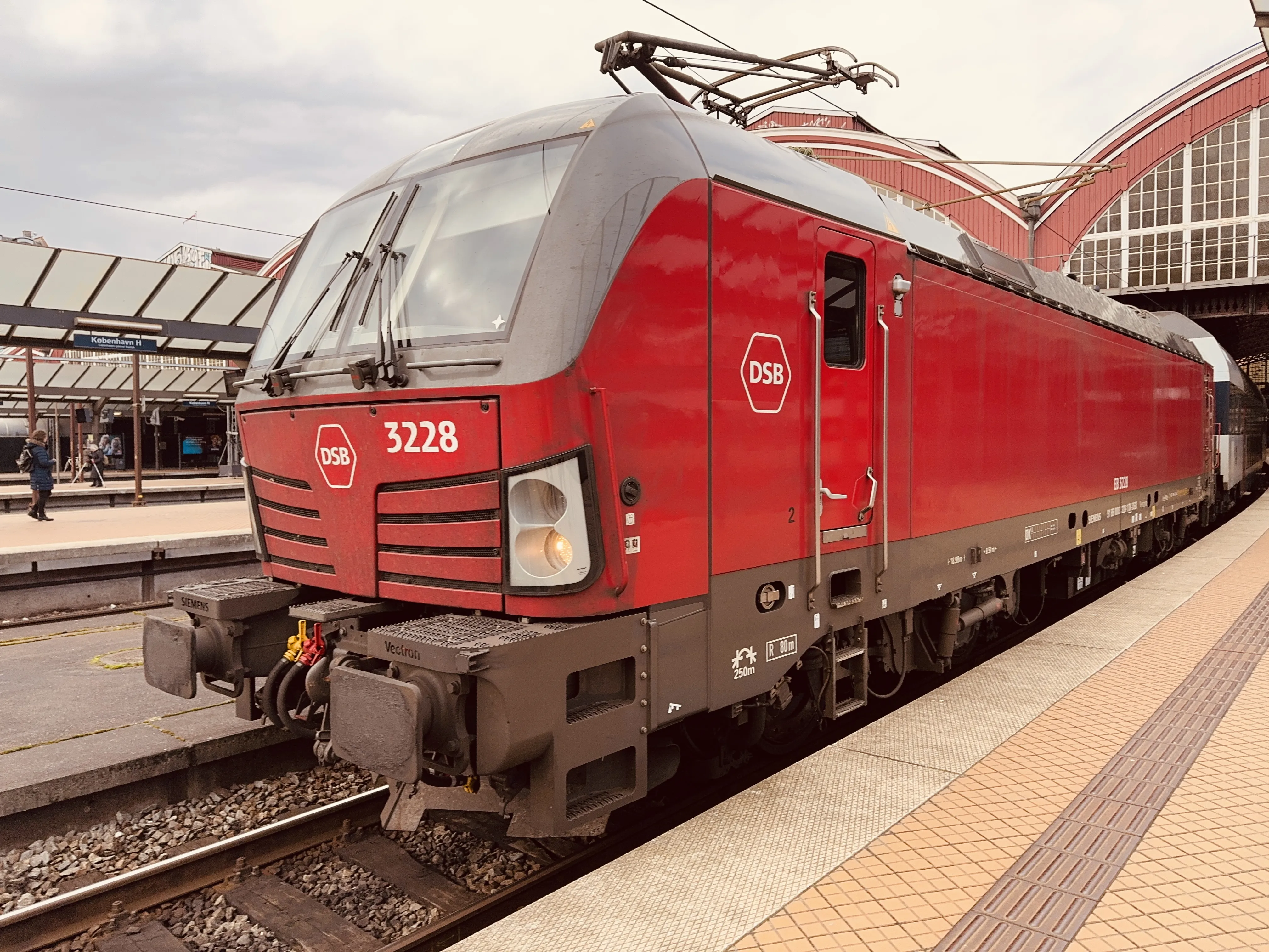 Billede af DSB EB 3228 fotograferet ud for København Hovedbanegård.