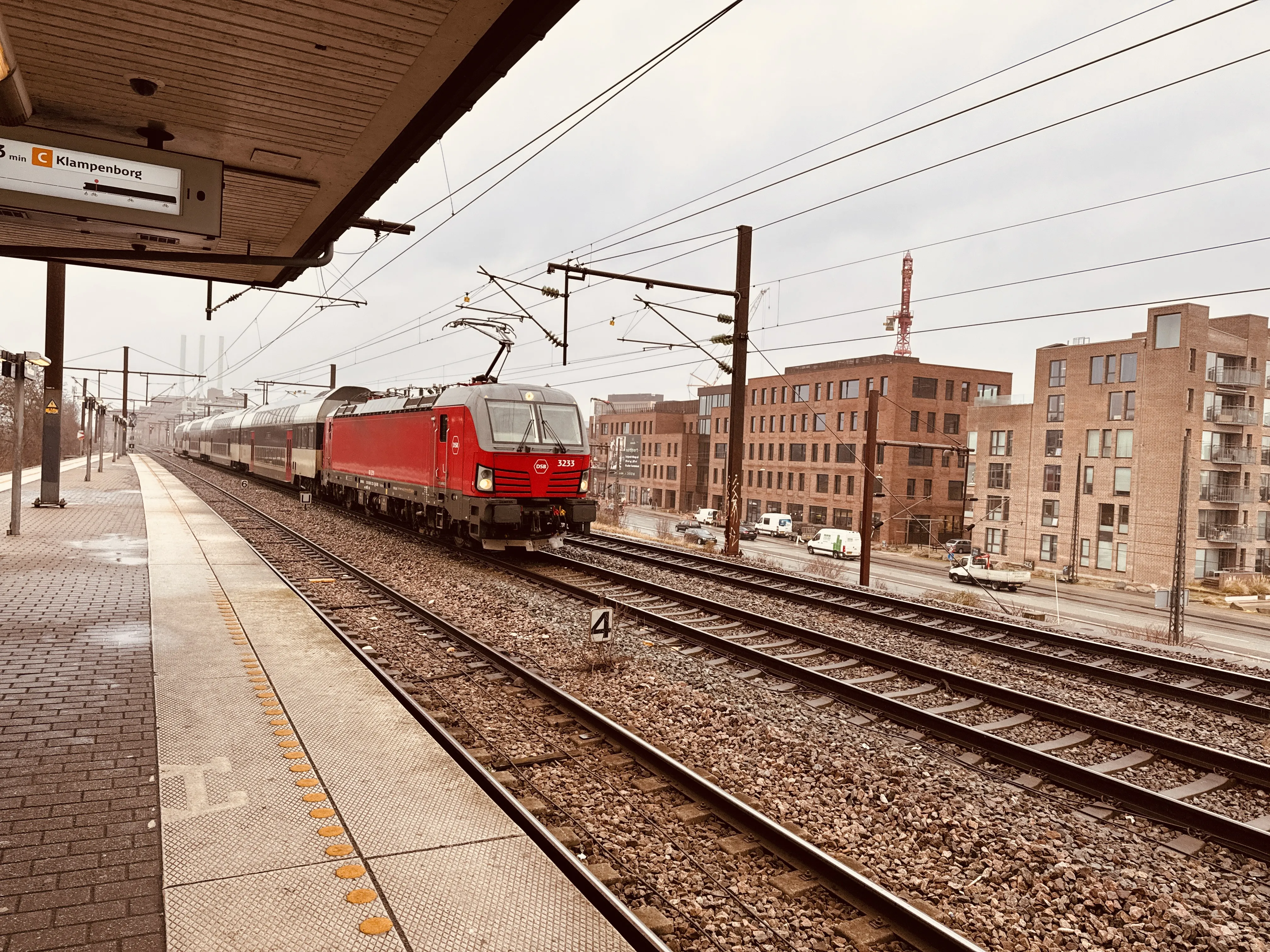 Billede af DSB EB 3233 fotograferet ud for Nordhavn S-togstrinbræt.