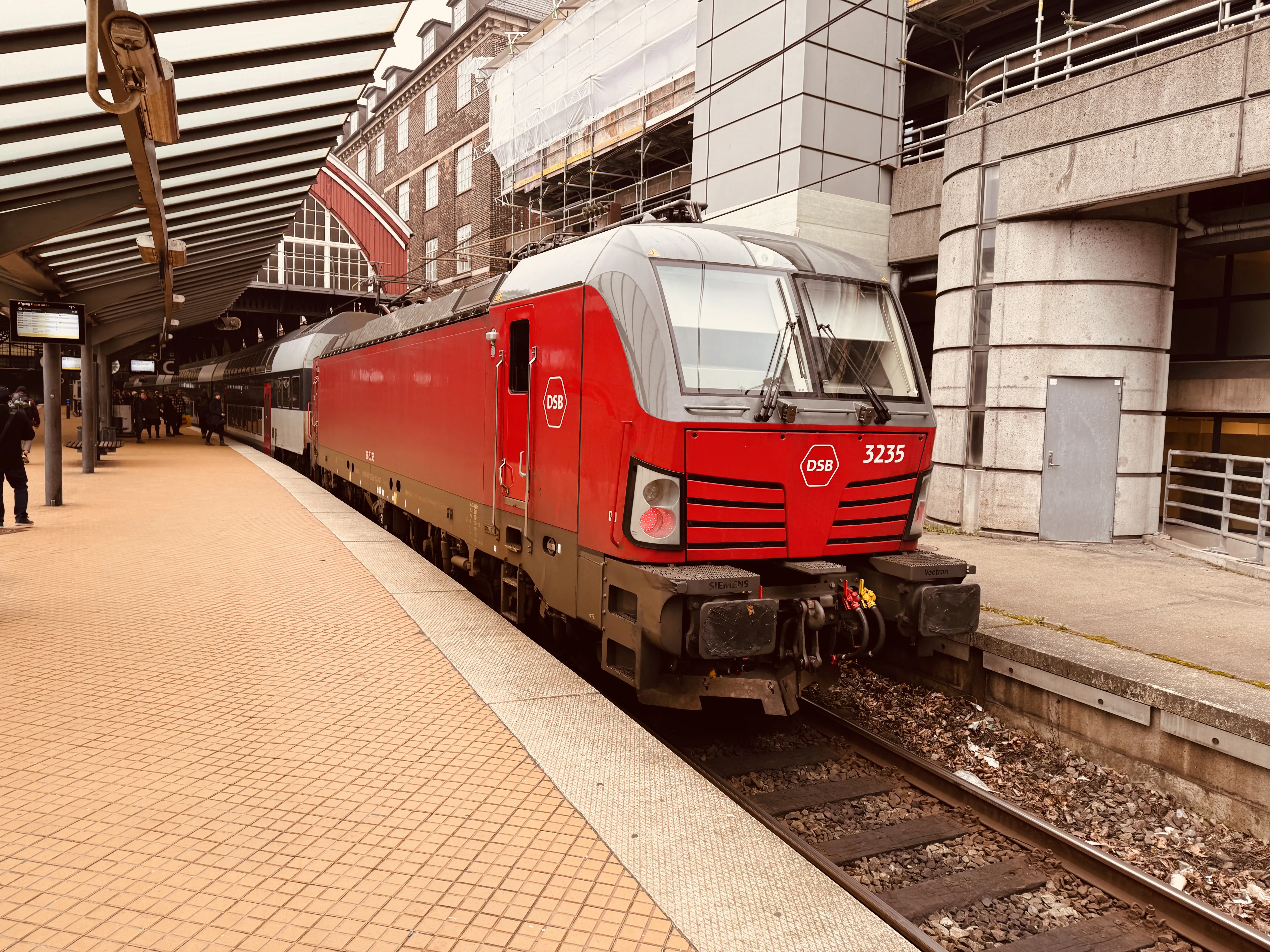 Billede af DSB EB 3235 fotograferet ud for København Hovedbanegård.