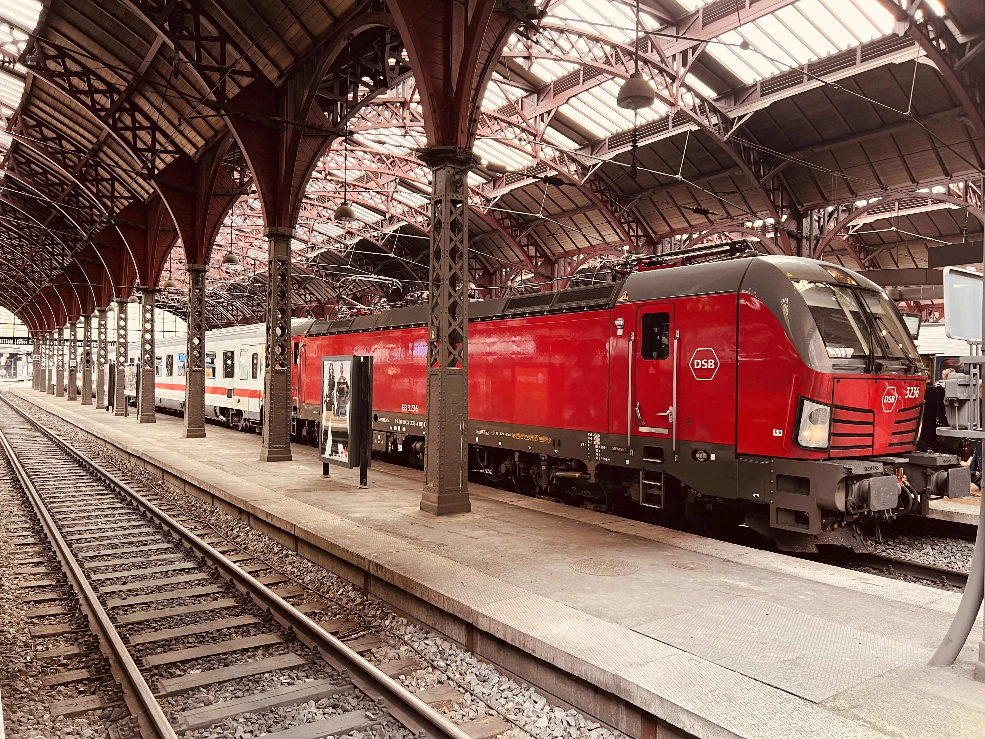 Billede af DSB EB 3236 fotograferet ud for København Hovedbanegård.