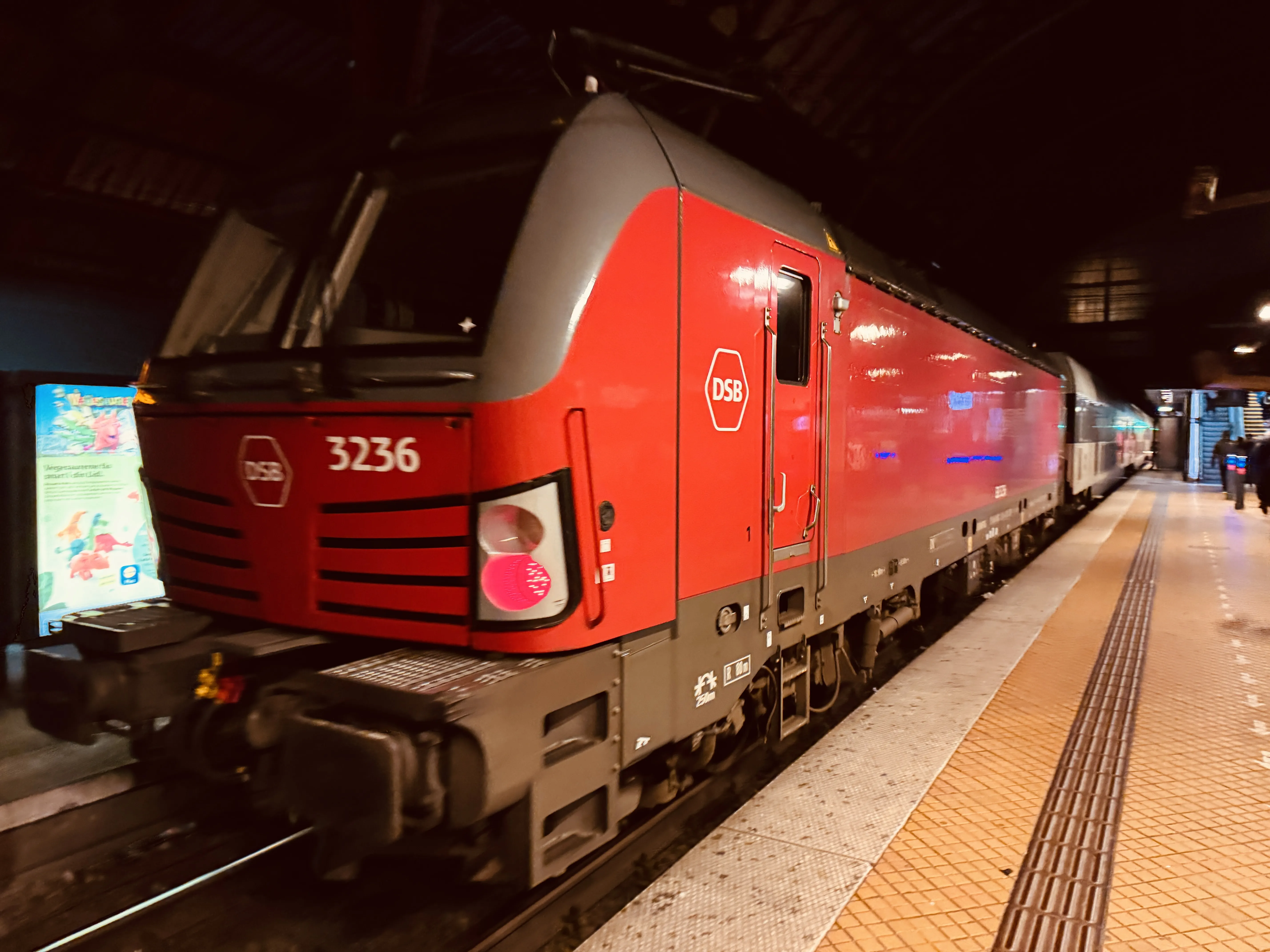 Billede af DSB EB 3236 fotograferet ud for København Hovedbanegård.