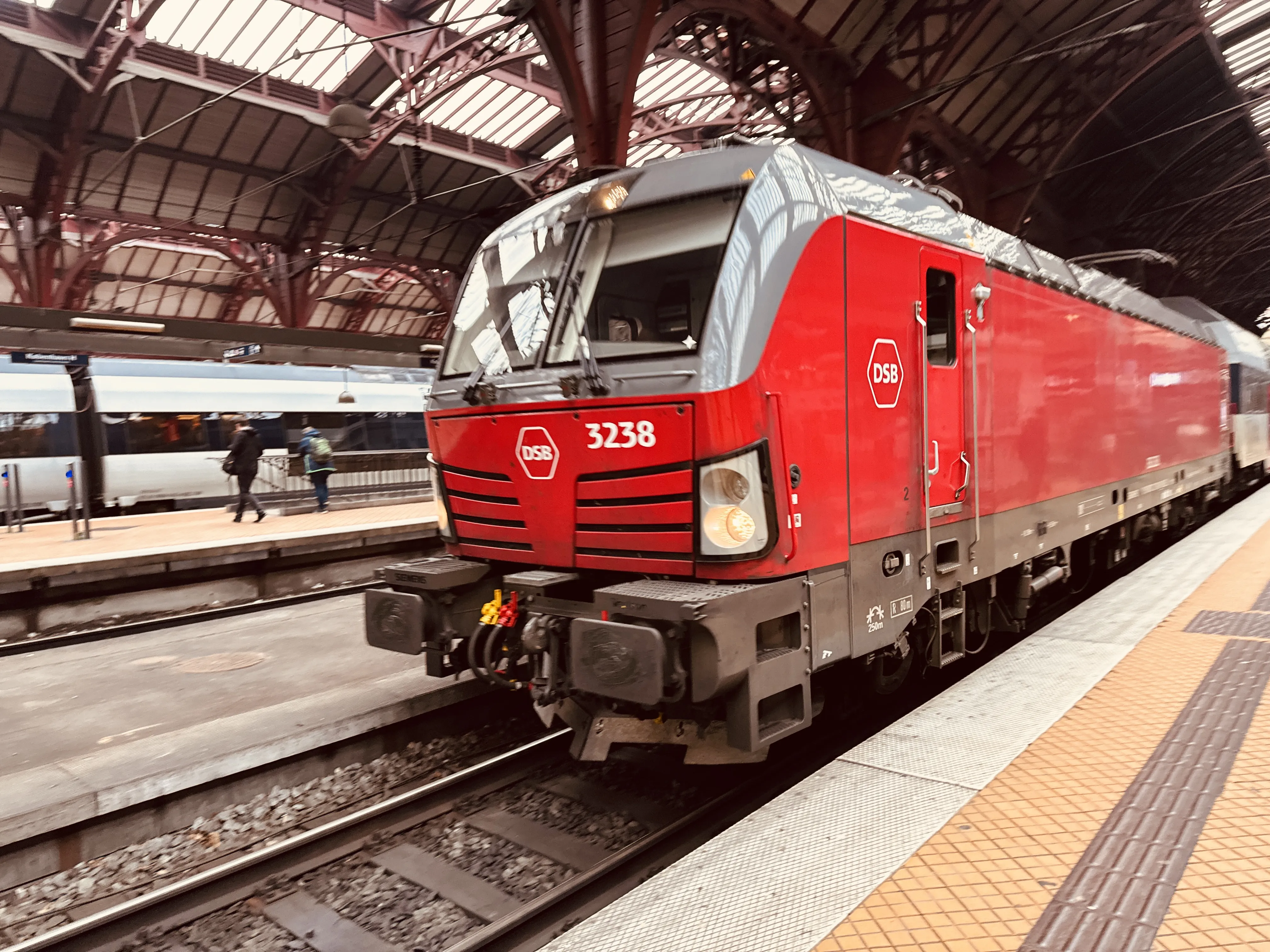 Billede af DSB EB 3238 fotograferet ud for København Hovedbanegård.