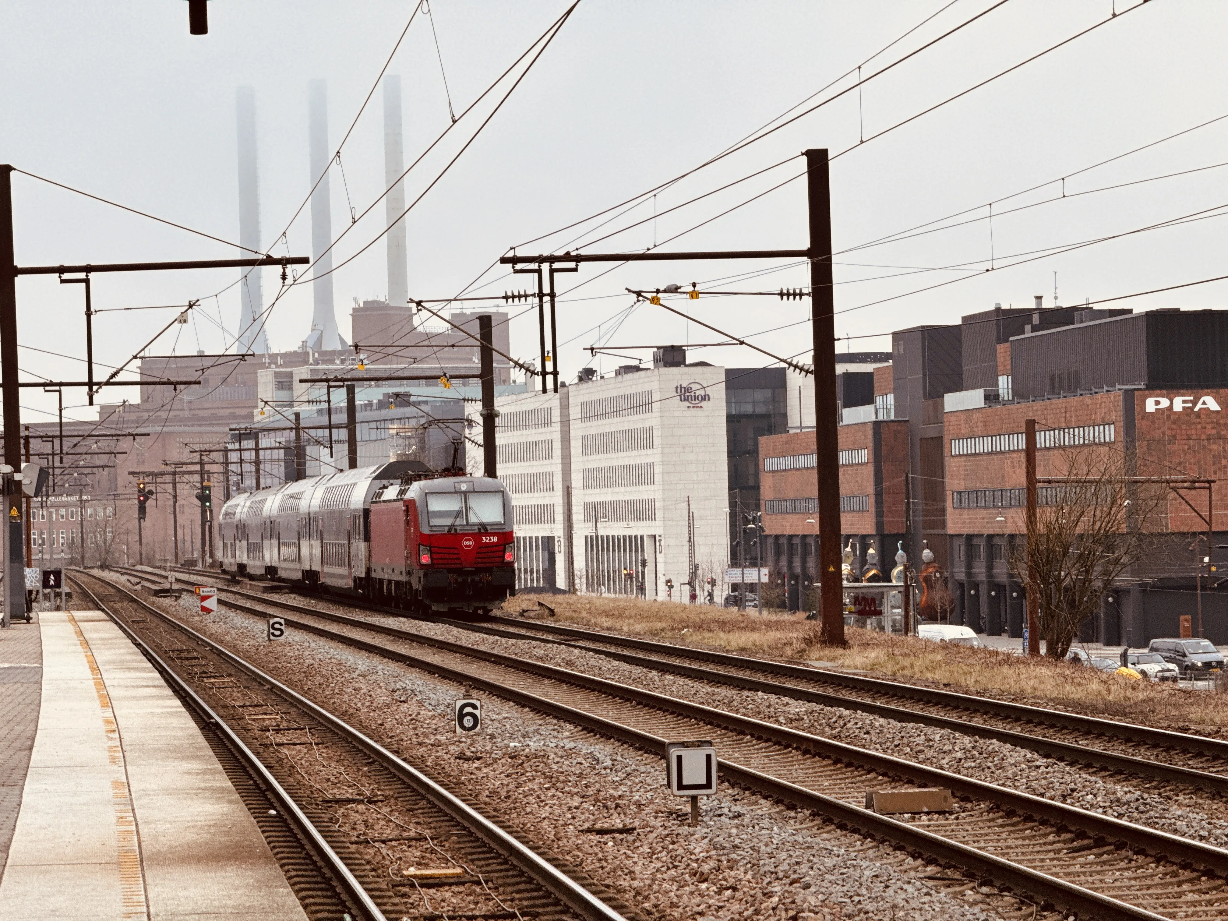 Billede af DSB EB 3238 fotograferet ud for Nordhavn S-togstrinbræt.