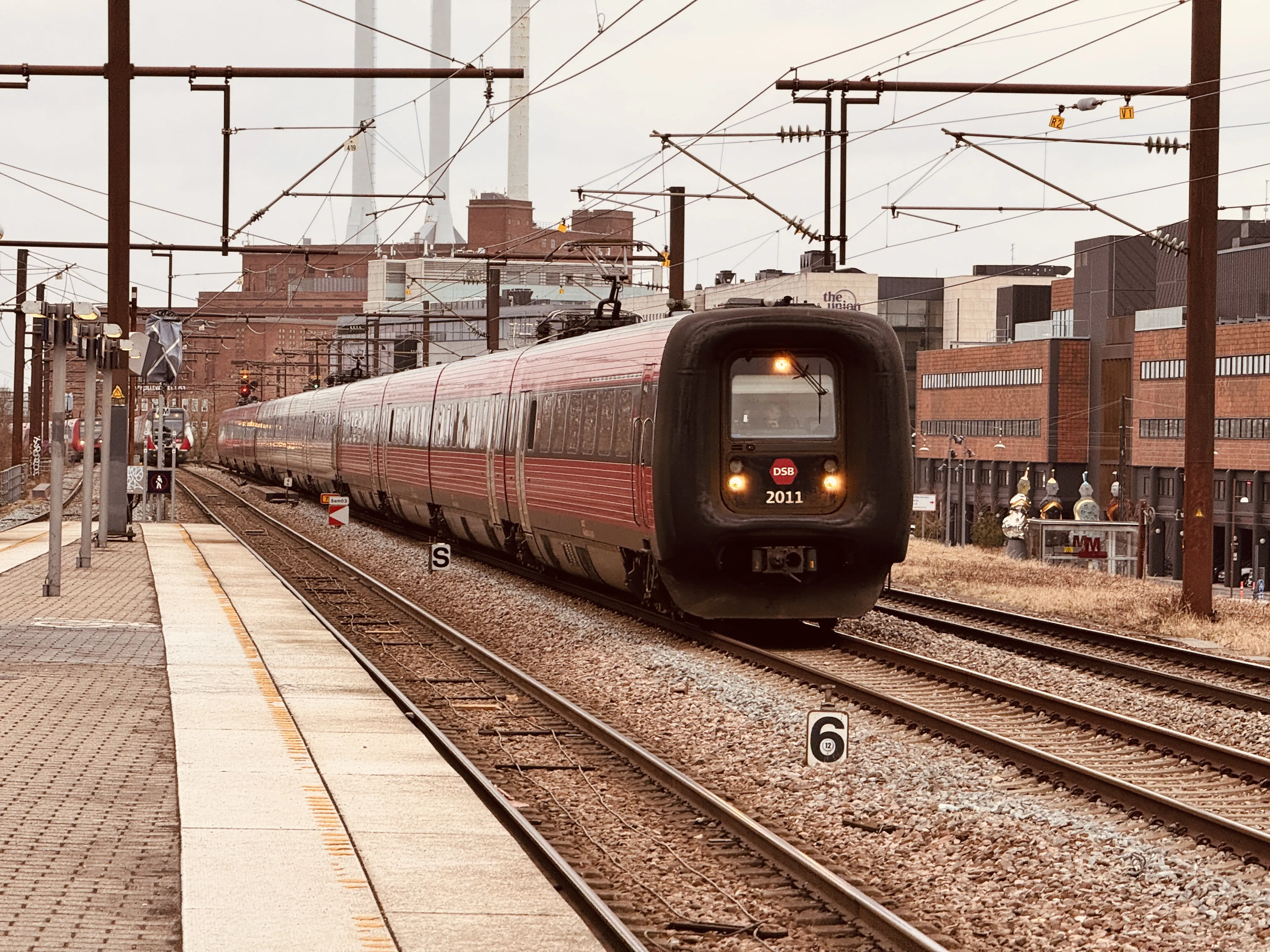 Billede af DSB ER 2011 fotograferet ud for Nordhavn S-togstrinbræt.