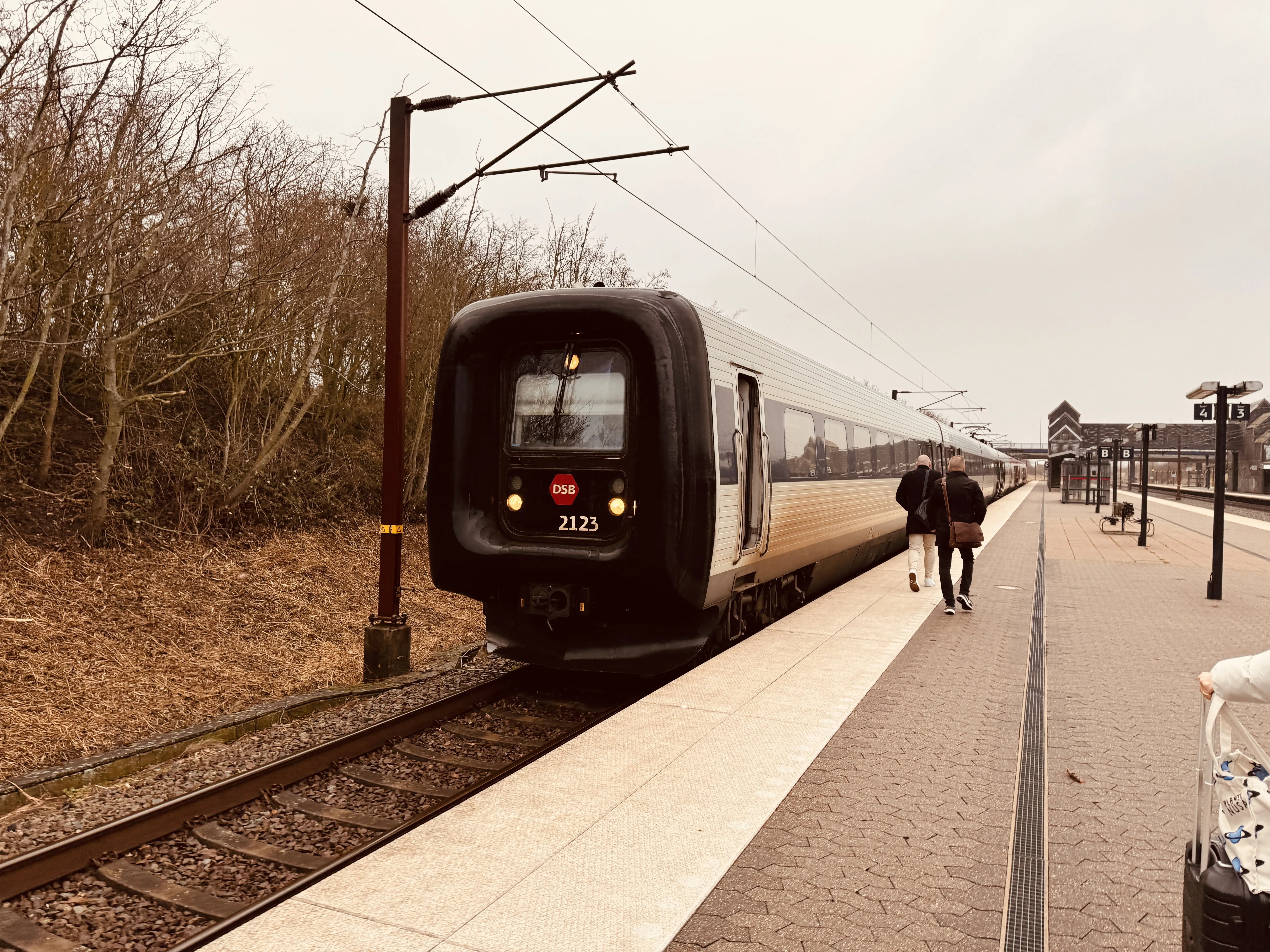 Billede af DSB ER 2023 fotograferet ud for Korsør Trinbræt.