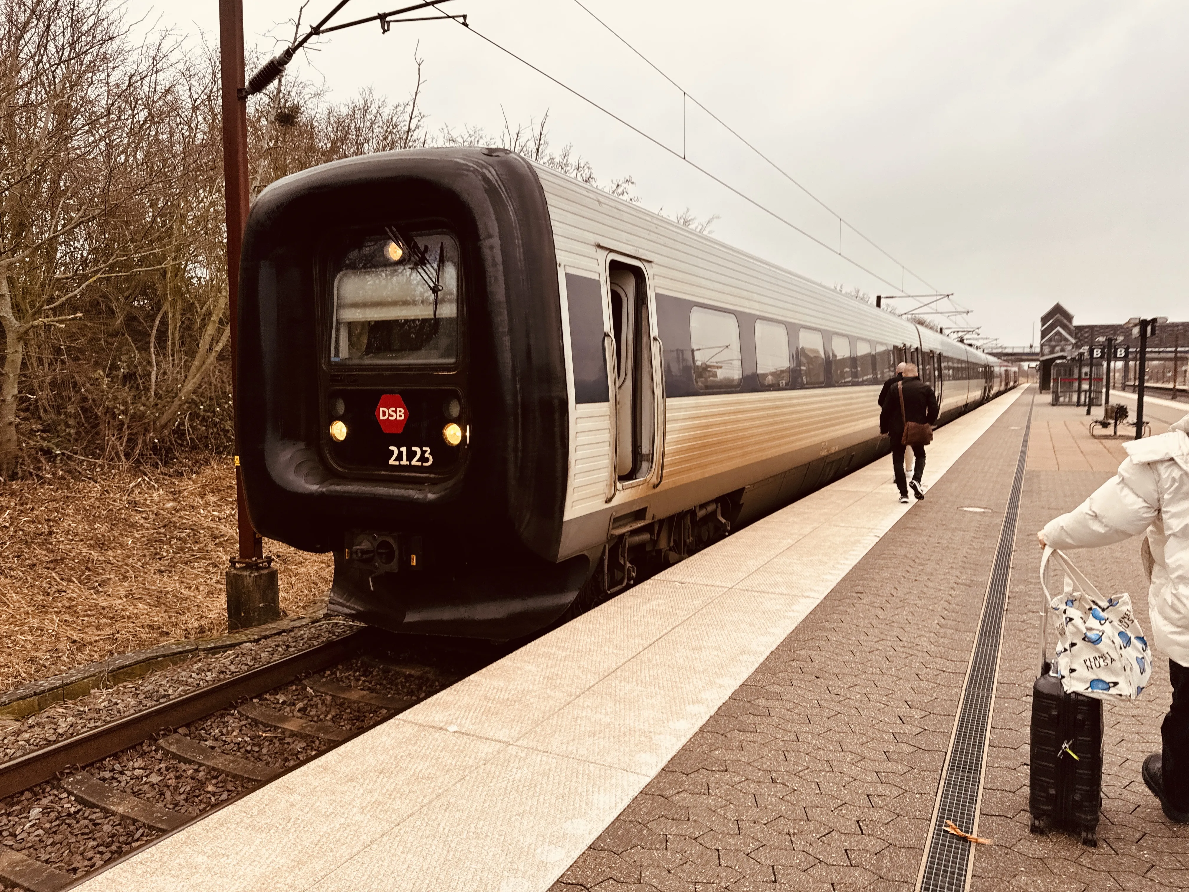 Billede af DSB ER 2023 fotograferet ud for Korsør Trinbræt.