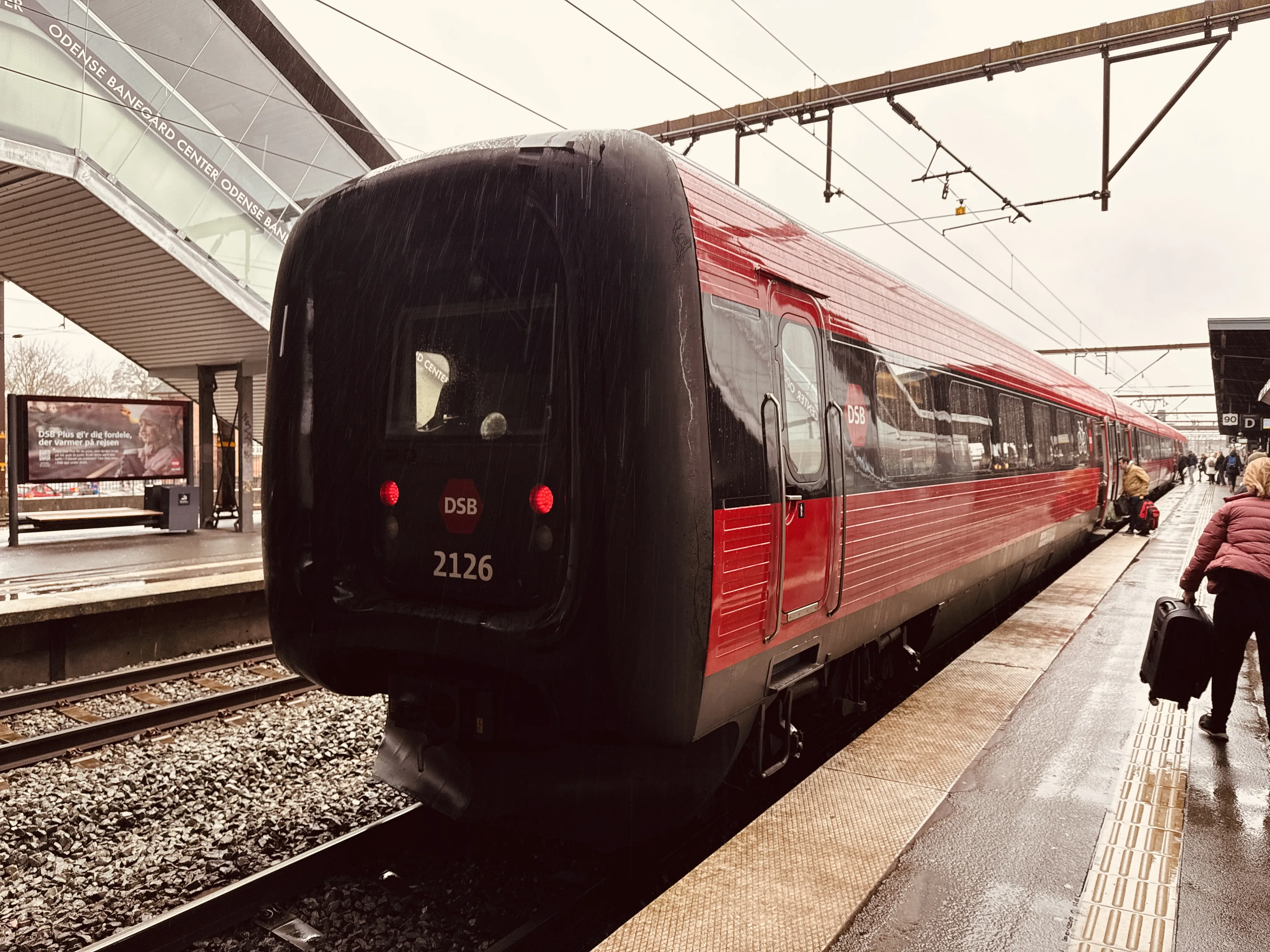 Billede af DSB ER 2026 fotograferet ud for Odense Banegård Center.