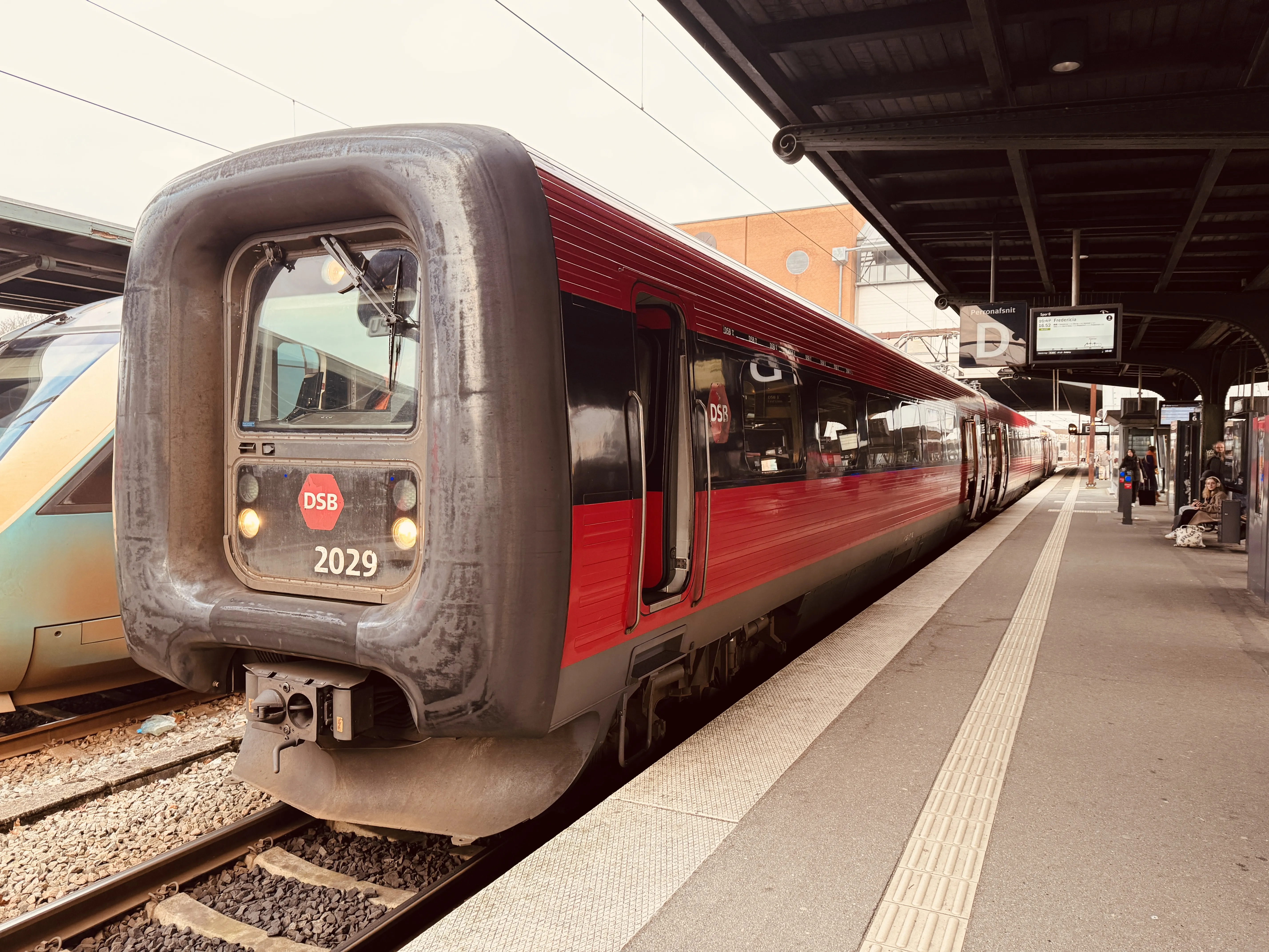 Billede af DSB ER 2029 fotograferet ud for Odense Banegård Center.