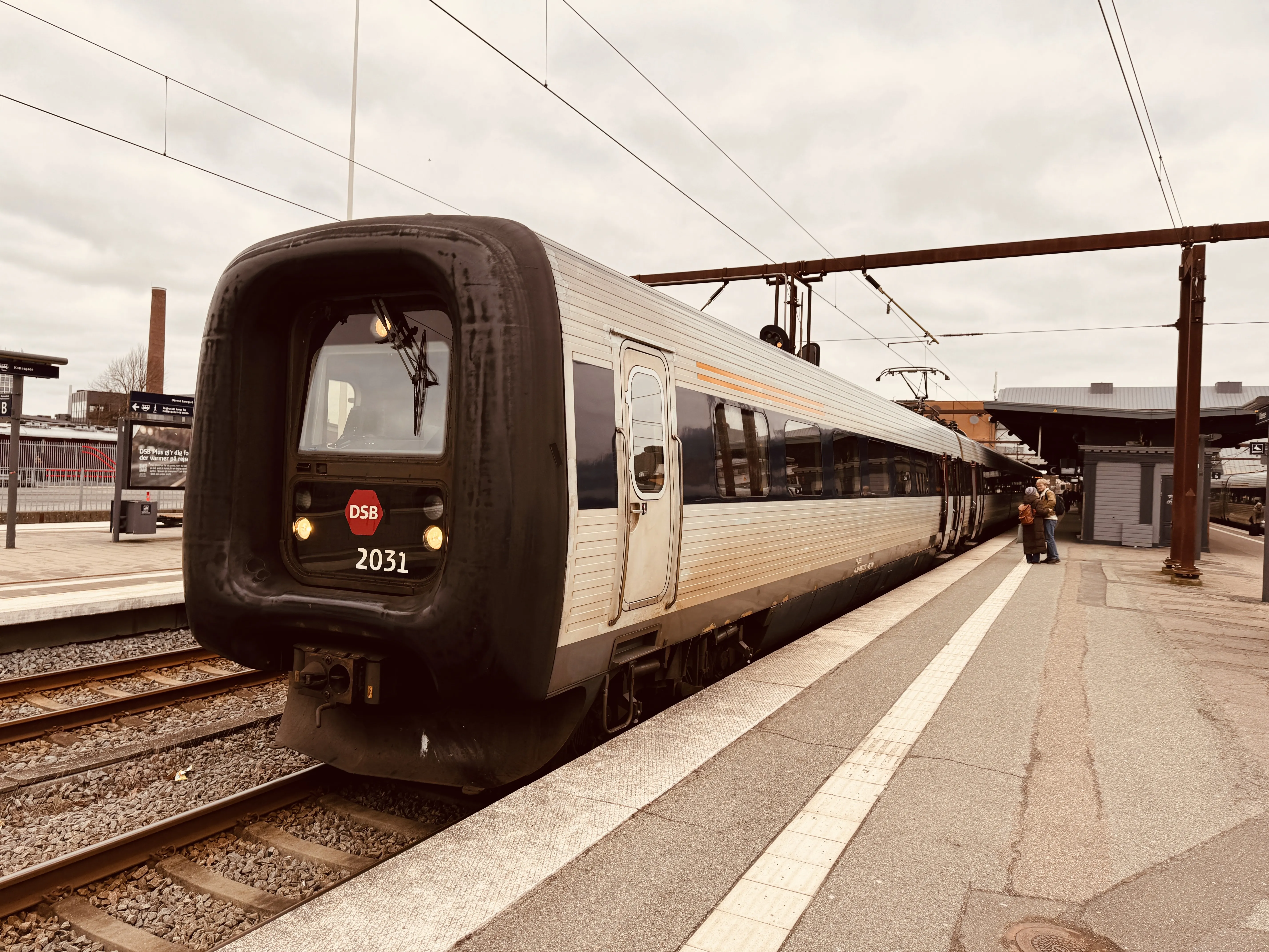 Billede af DSB ER 2031 fotograferet ud for Odense Banegård Center.