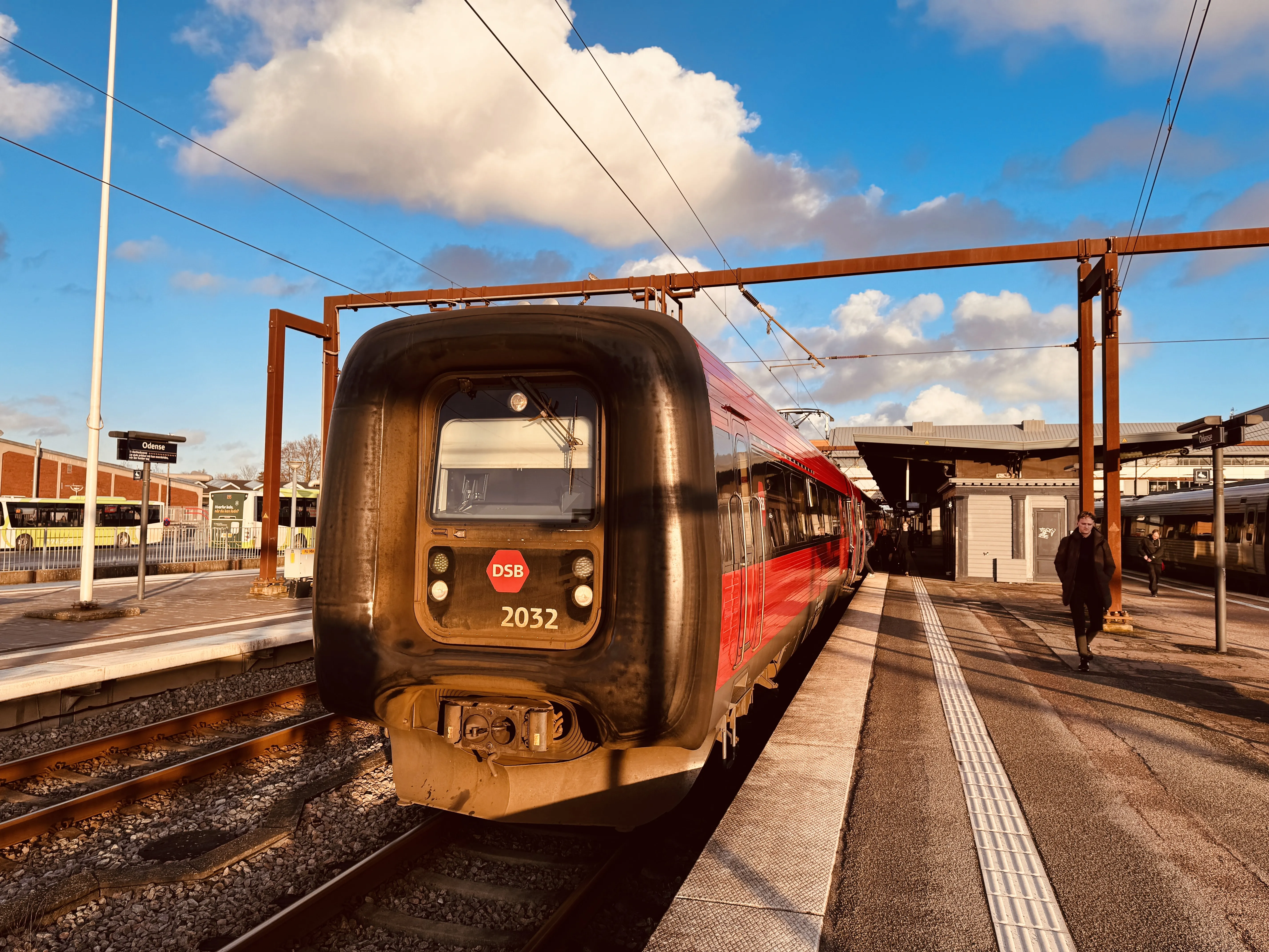 Billede af DSB ER 2032 fotograferet ud for Odense Banegård Center.