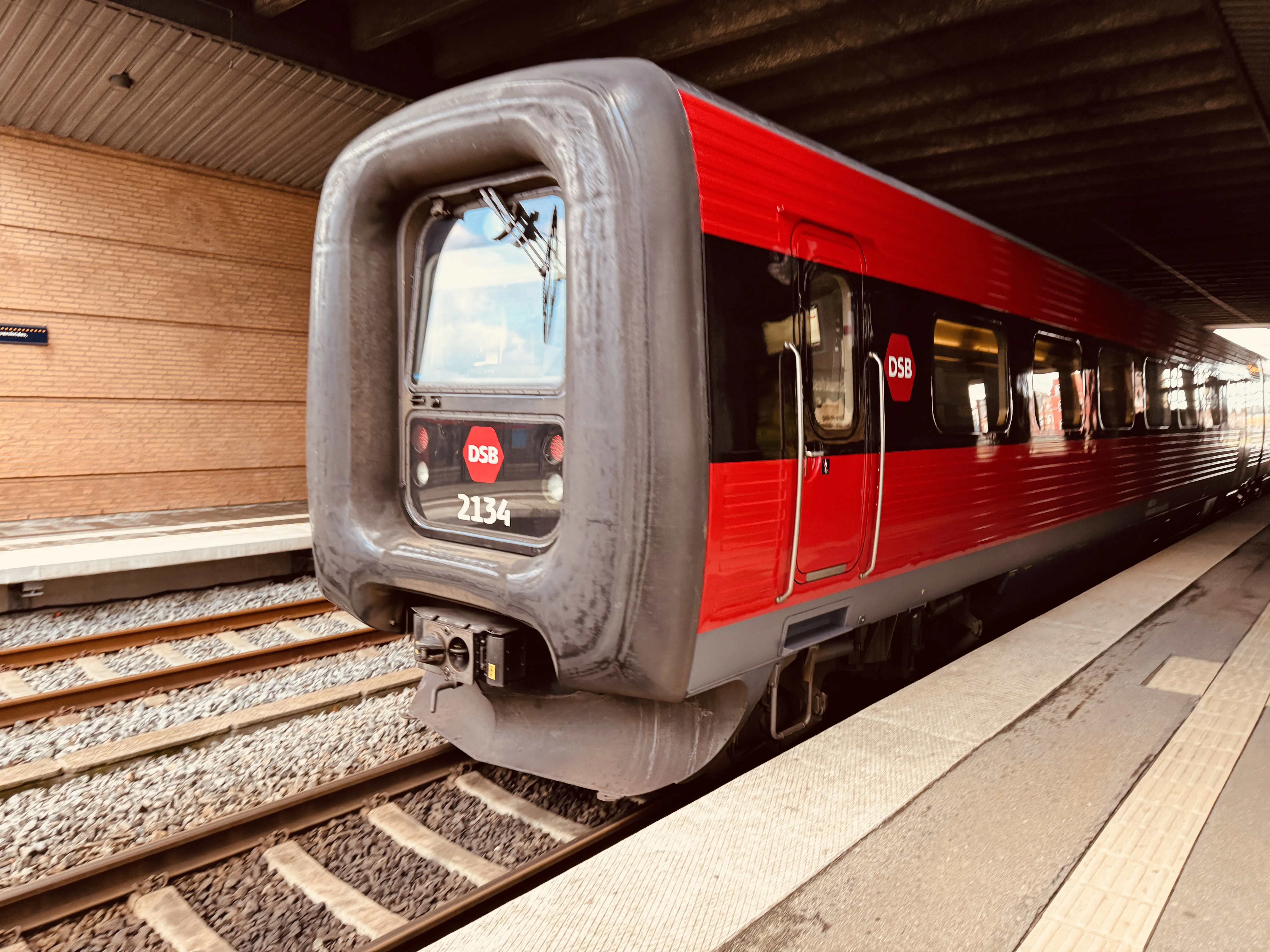 Billede af DSB ER 2034 fotograferet ud for Odense Banegård Center.