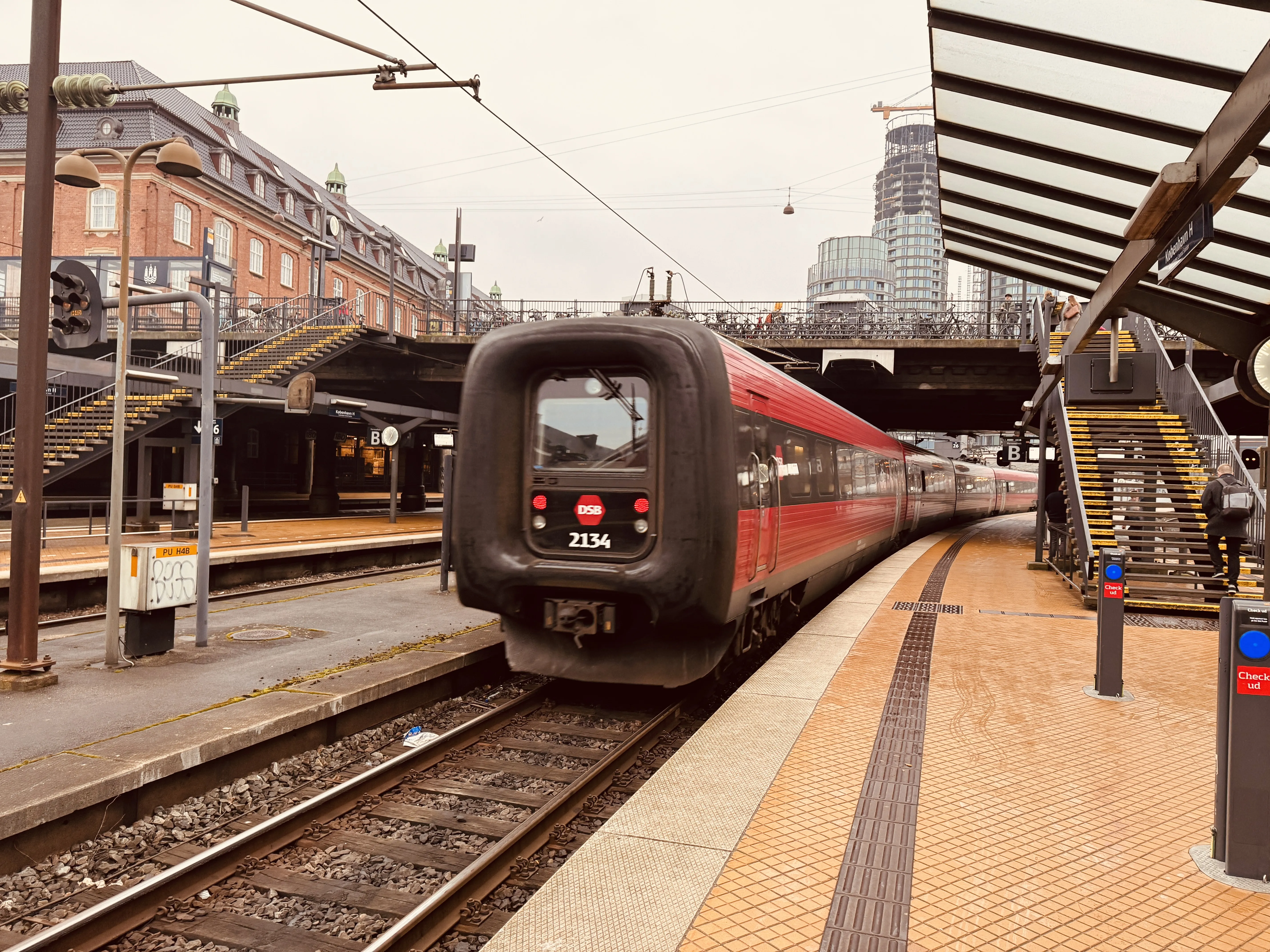 Billede af DSB ER 2034 fotograferet ud for København Hovedbanegård.