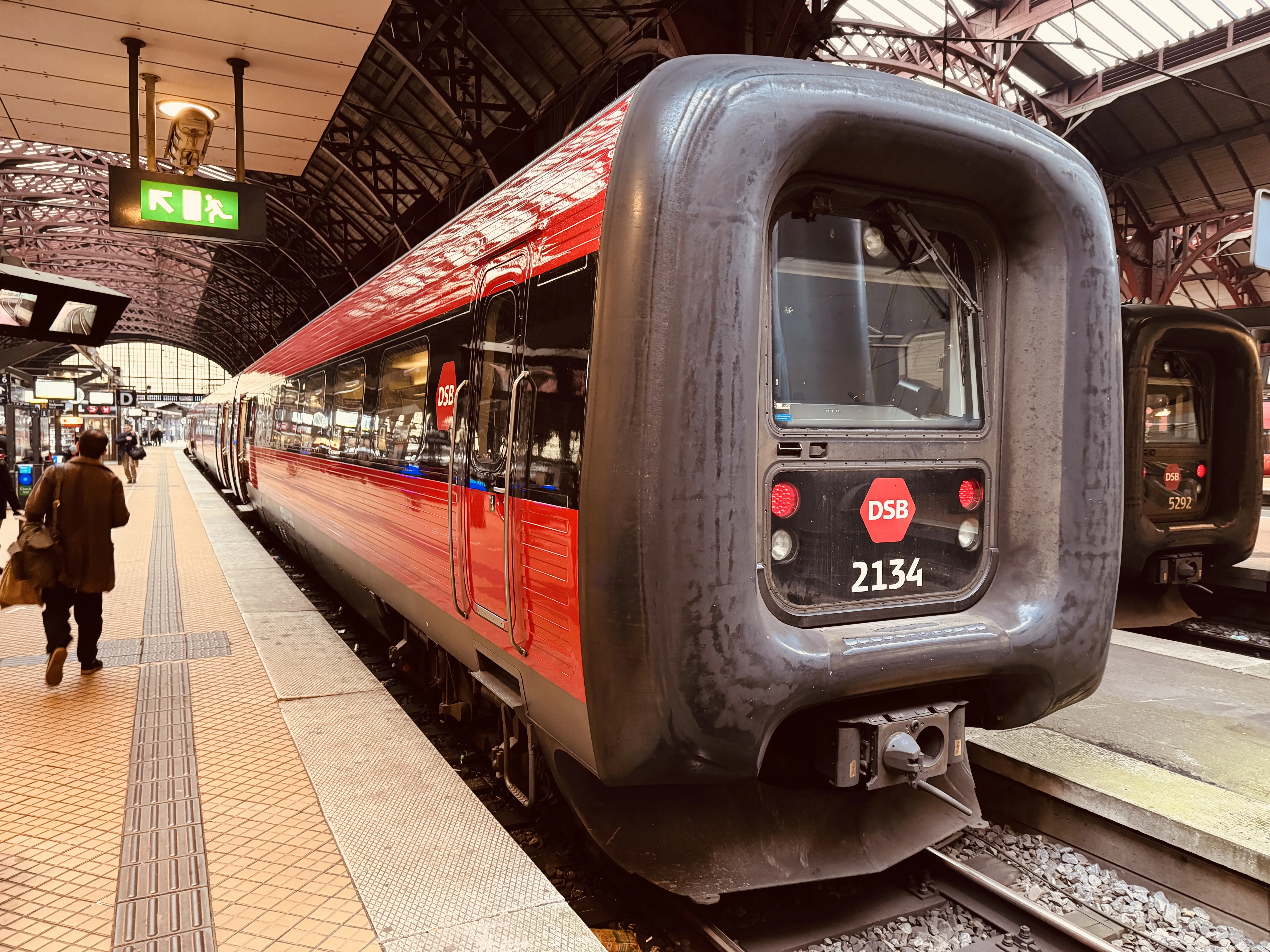 Billede af DSB ER 2034 fotograferet ud for København Hovedbanegård.