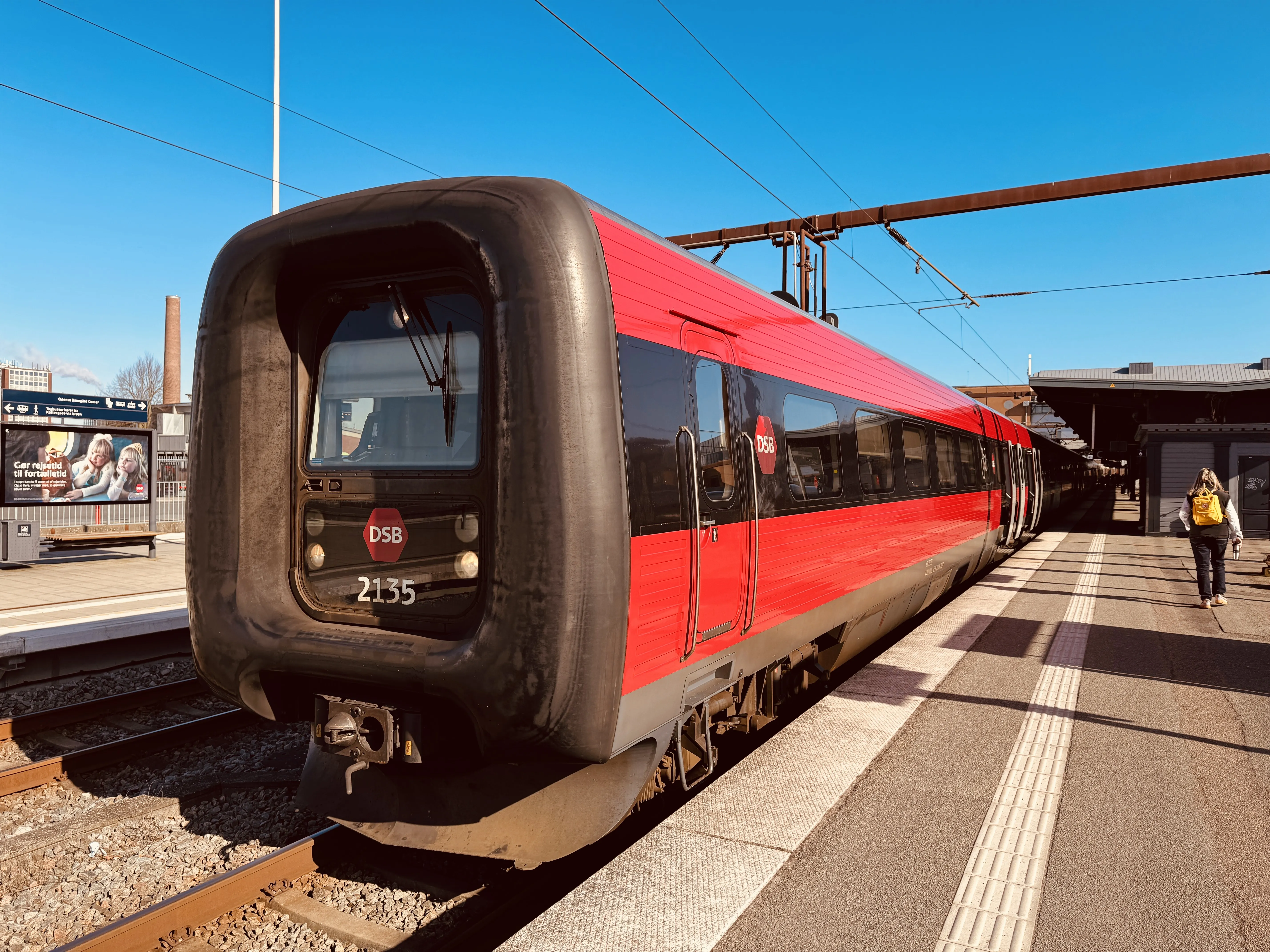 Billede af DSB ER 2035 fotograferet ud for Odense Banegård Center.