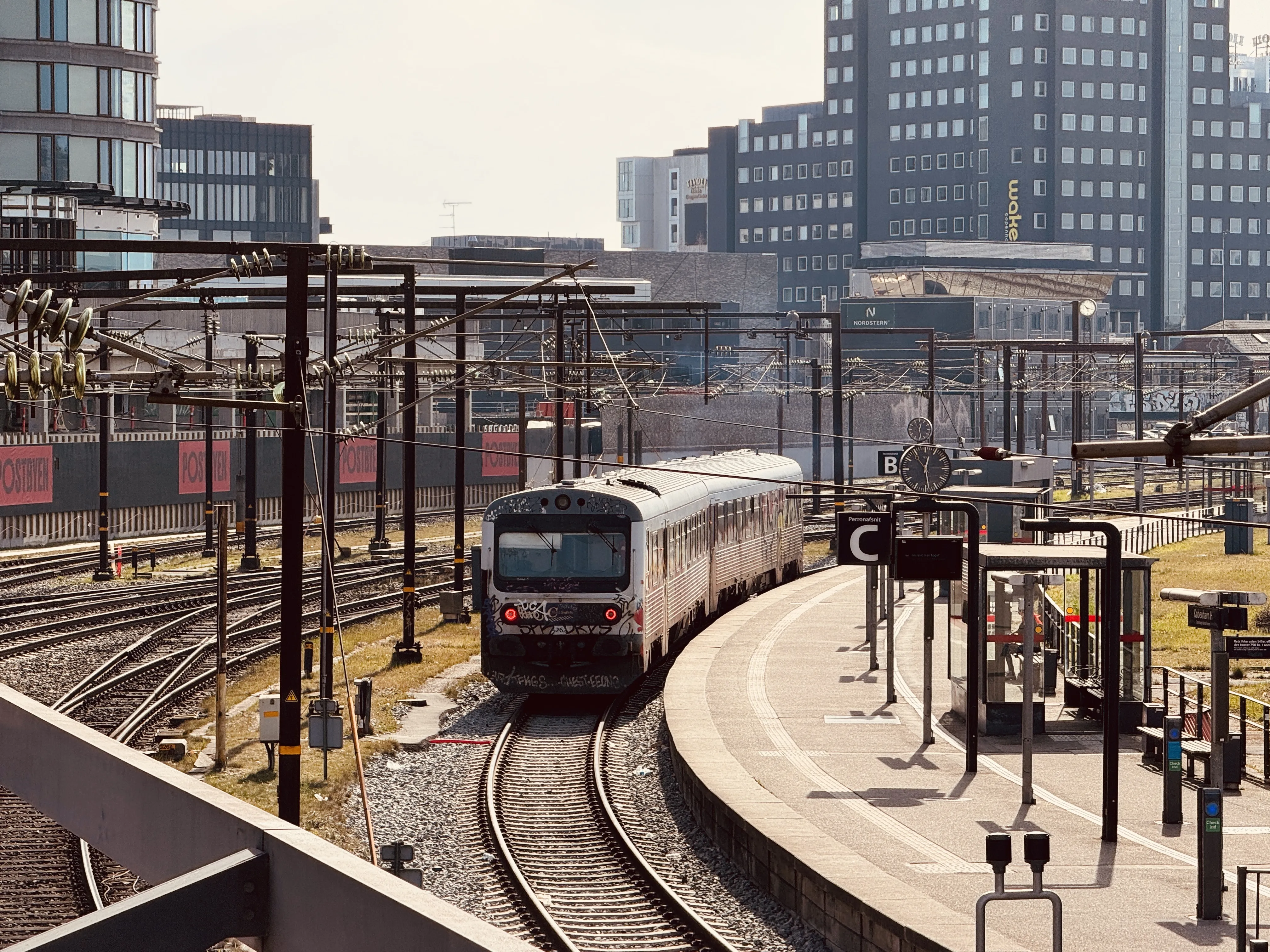 Billede af CRSA MRD 4262, tidligere DSB MRD 4262 fotograferet ud for København Hovedbanegård.