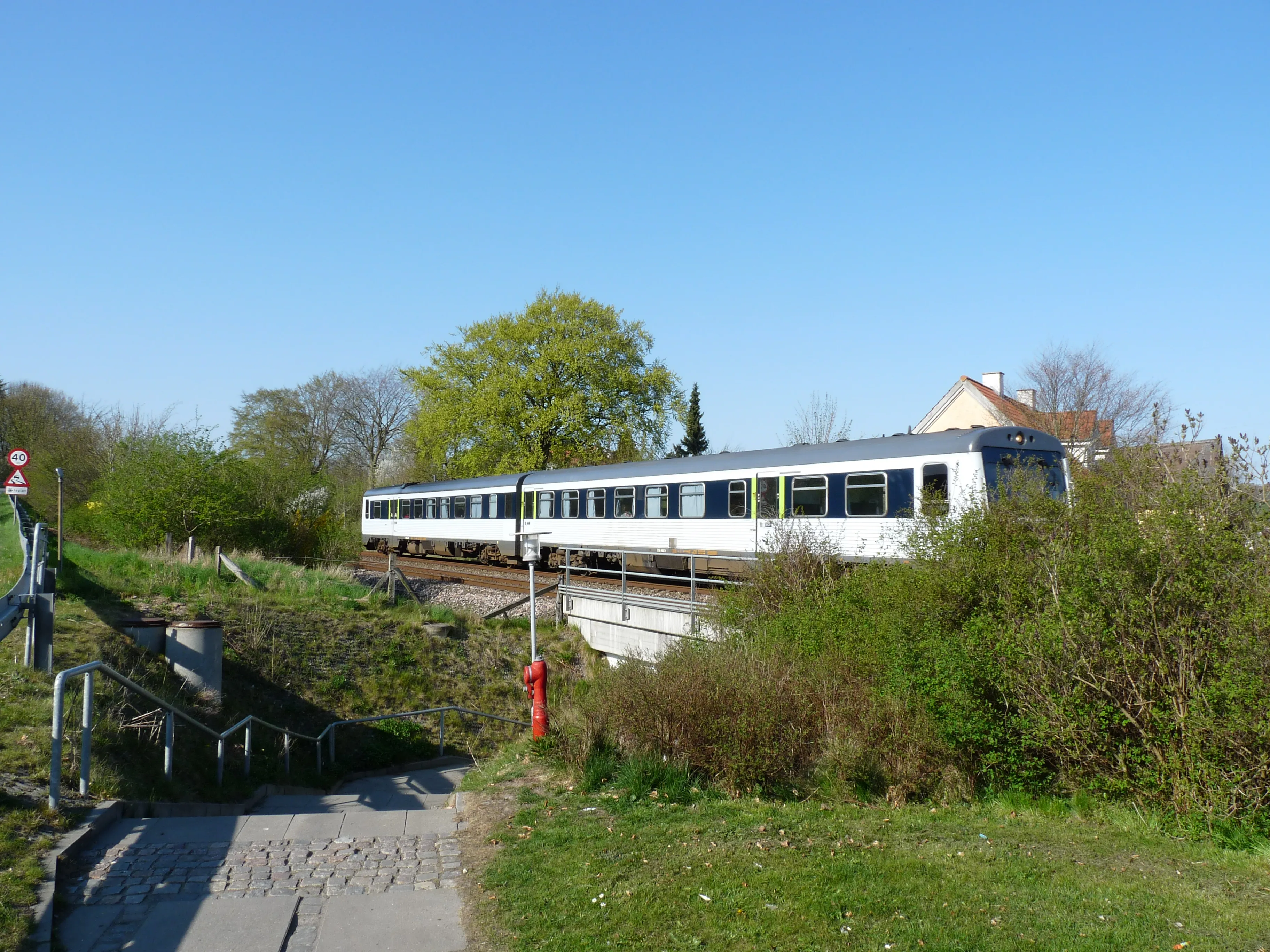 Billede af DSB MR 4023 fotograferet ud for Hovedgård Station.