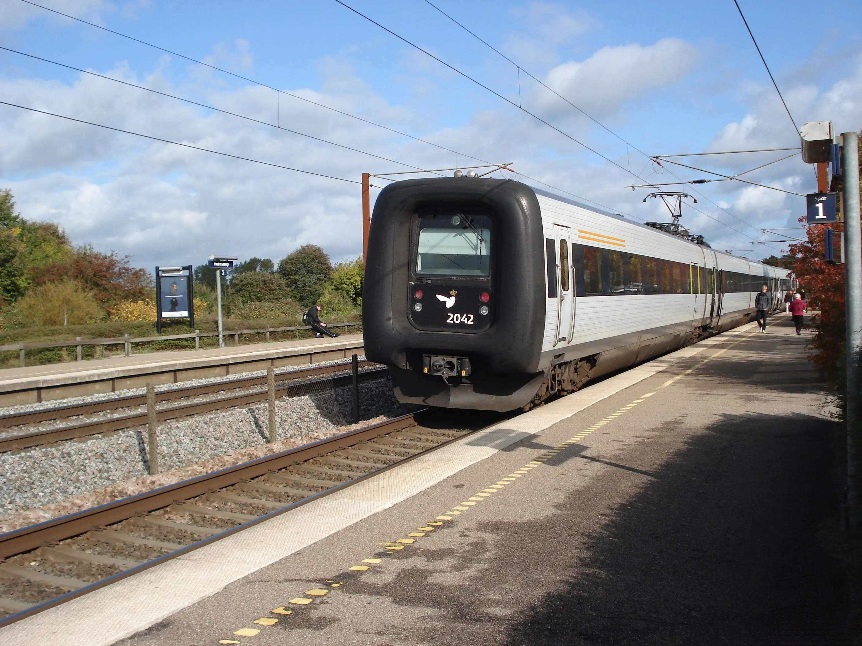 Billede af DSB ER 2042 fotograferet ud for Holmstrup Trinbræt.