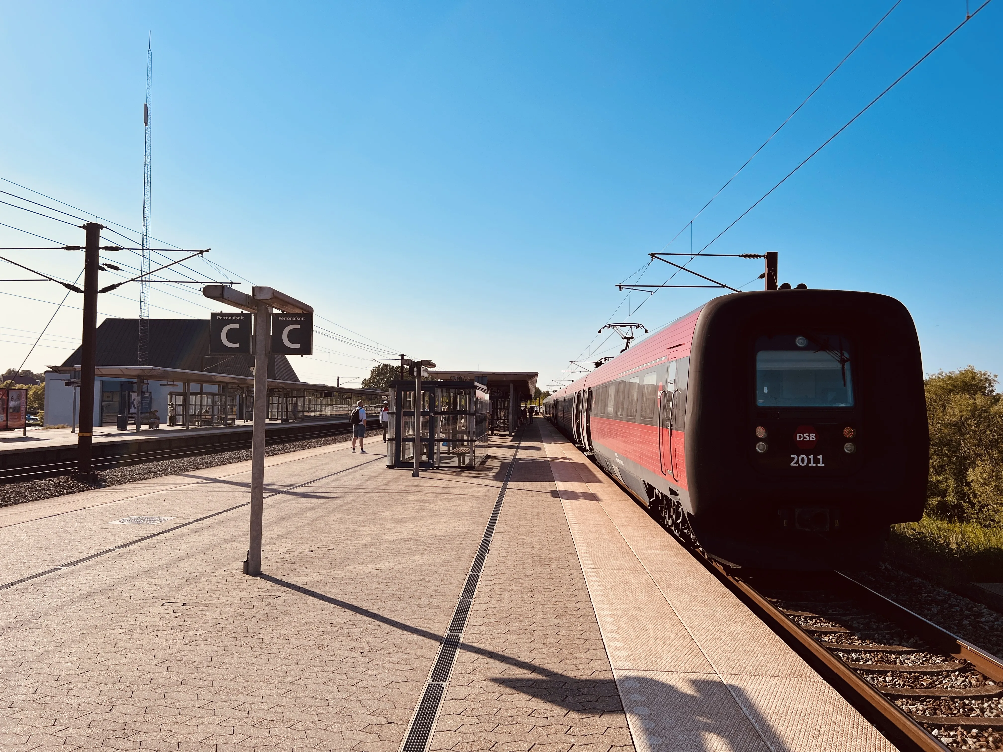 Billede af DSB ER 2011 fotograferet ud for Nyborg Station.