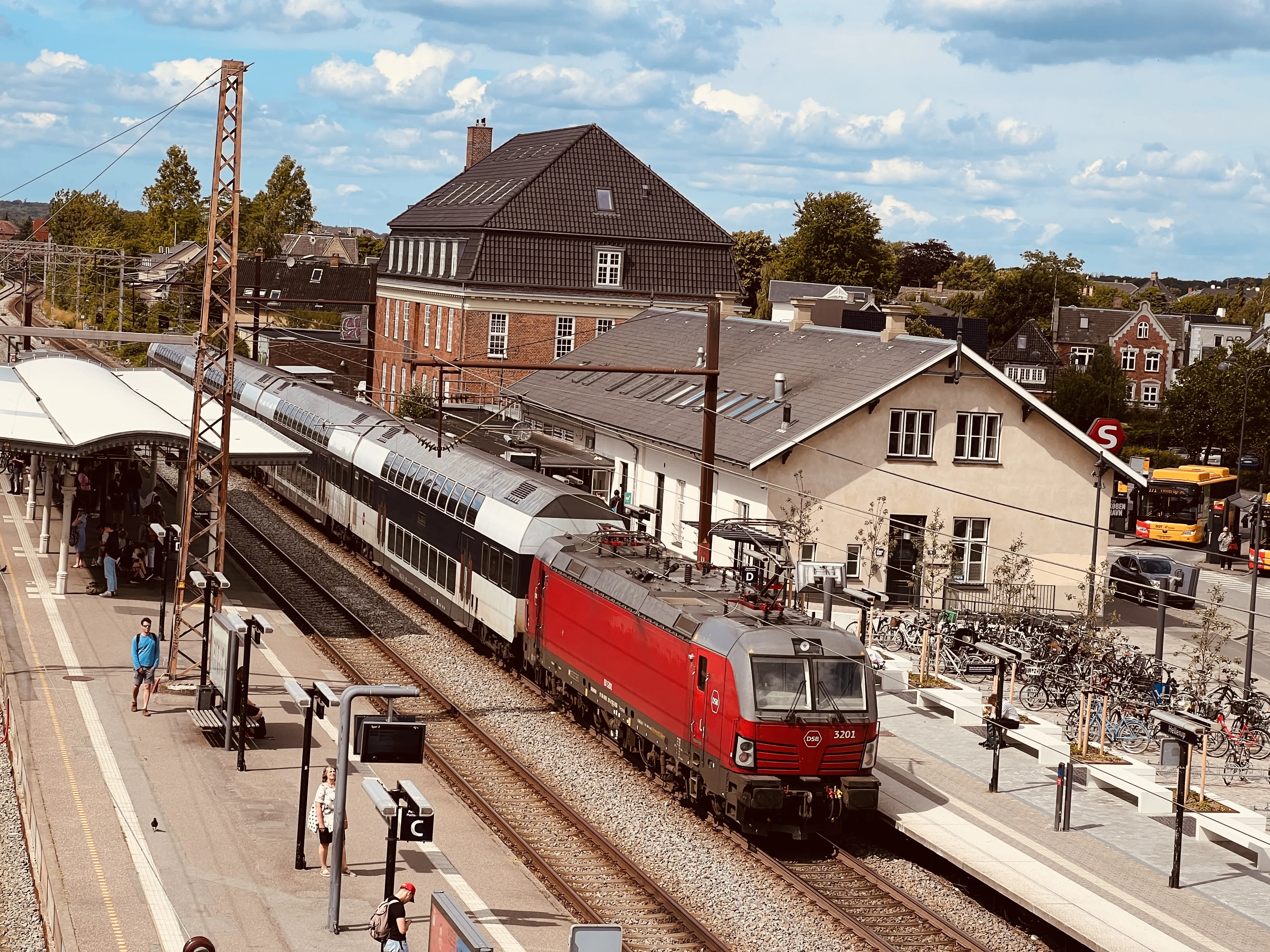 Billede af DSB EB 3201 fotograferet ud for Hellerup Station.