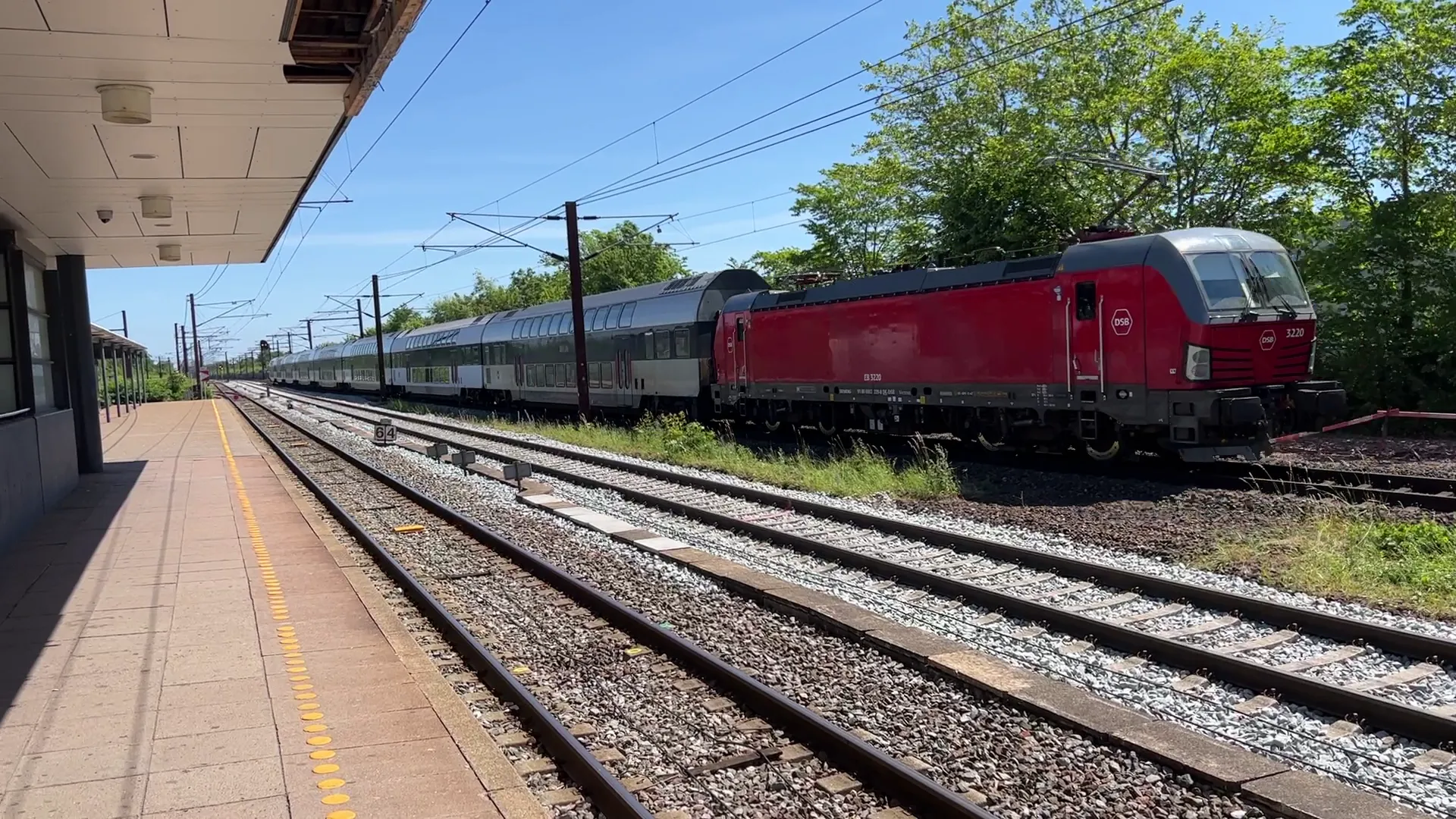 Billede af DSB EB 3220 fotograferet ud for Taastrup Station.