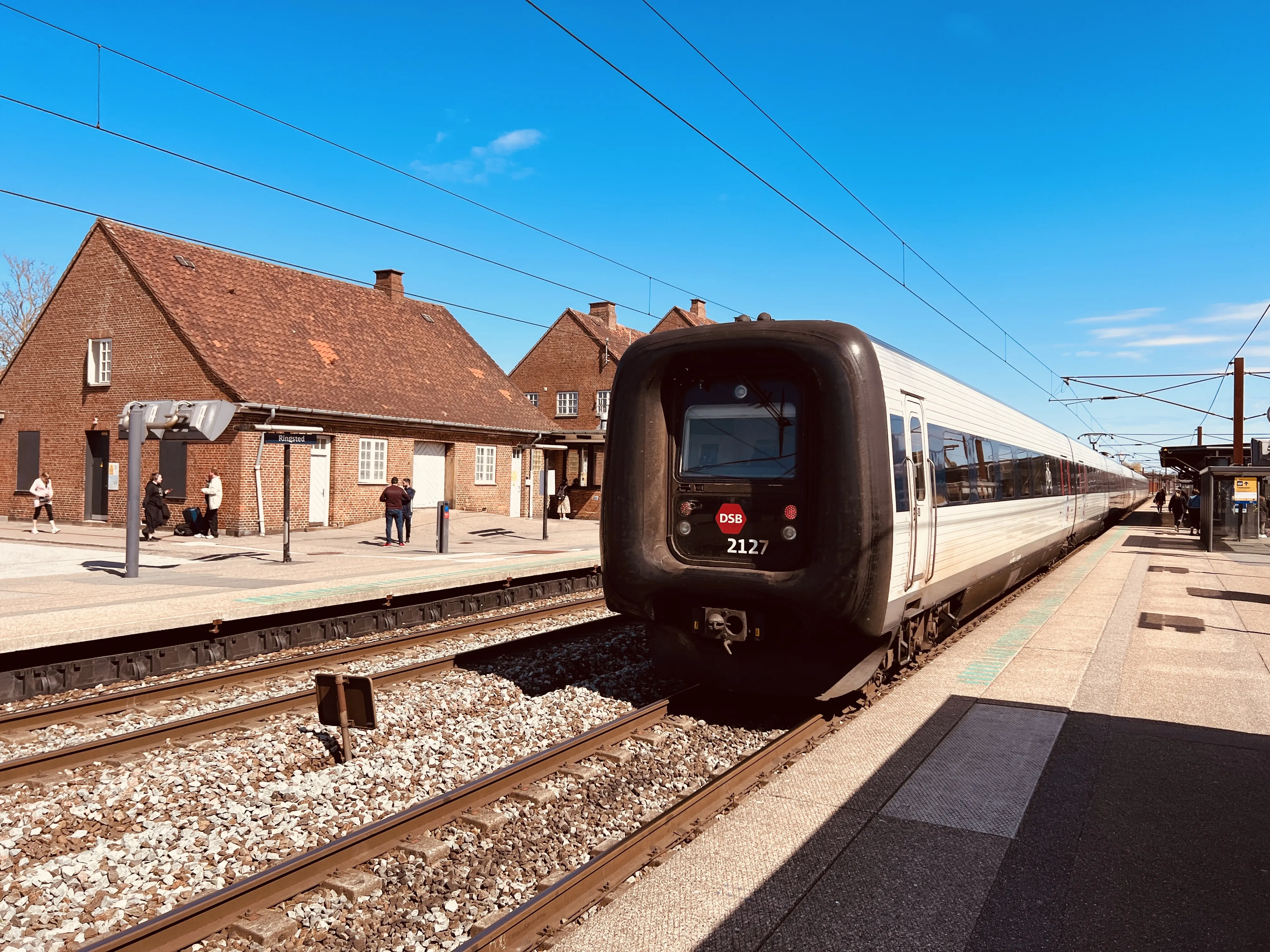 Billede af DSB ER 2027 fotograferet ud for Ringsted Station.