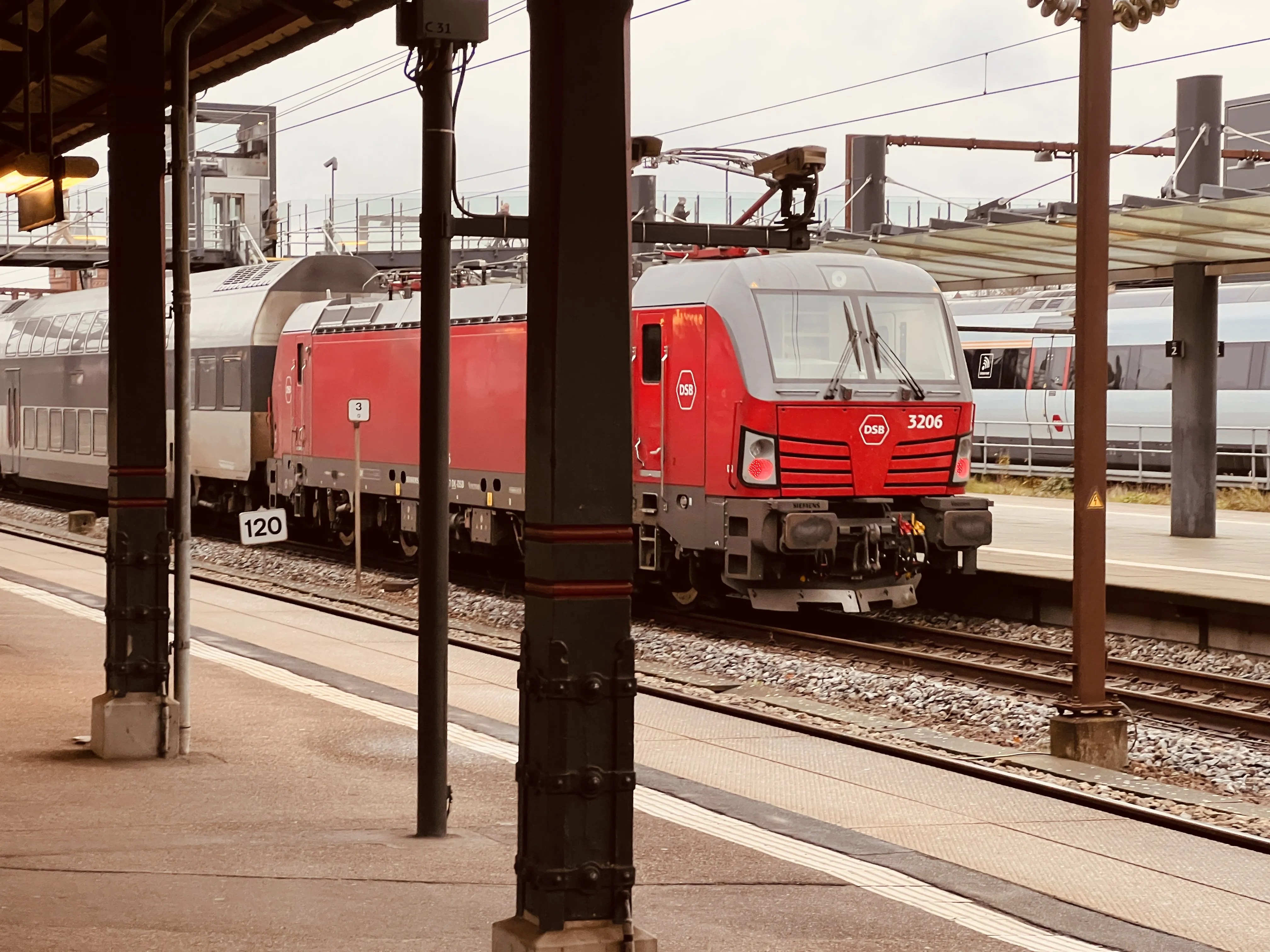 Billede af DSB EB 3206 fotograferet ud for Østerport Station.