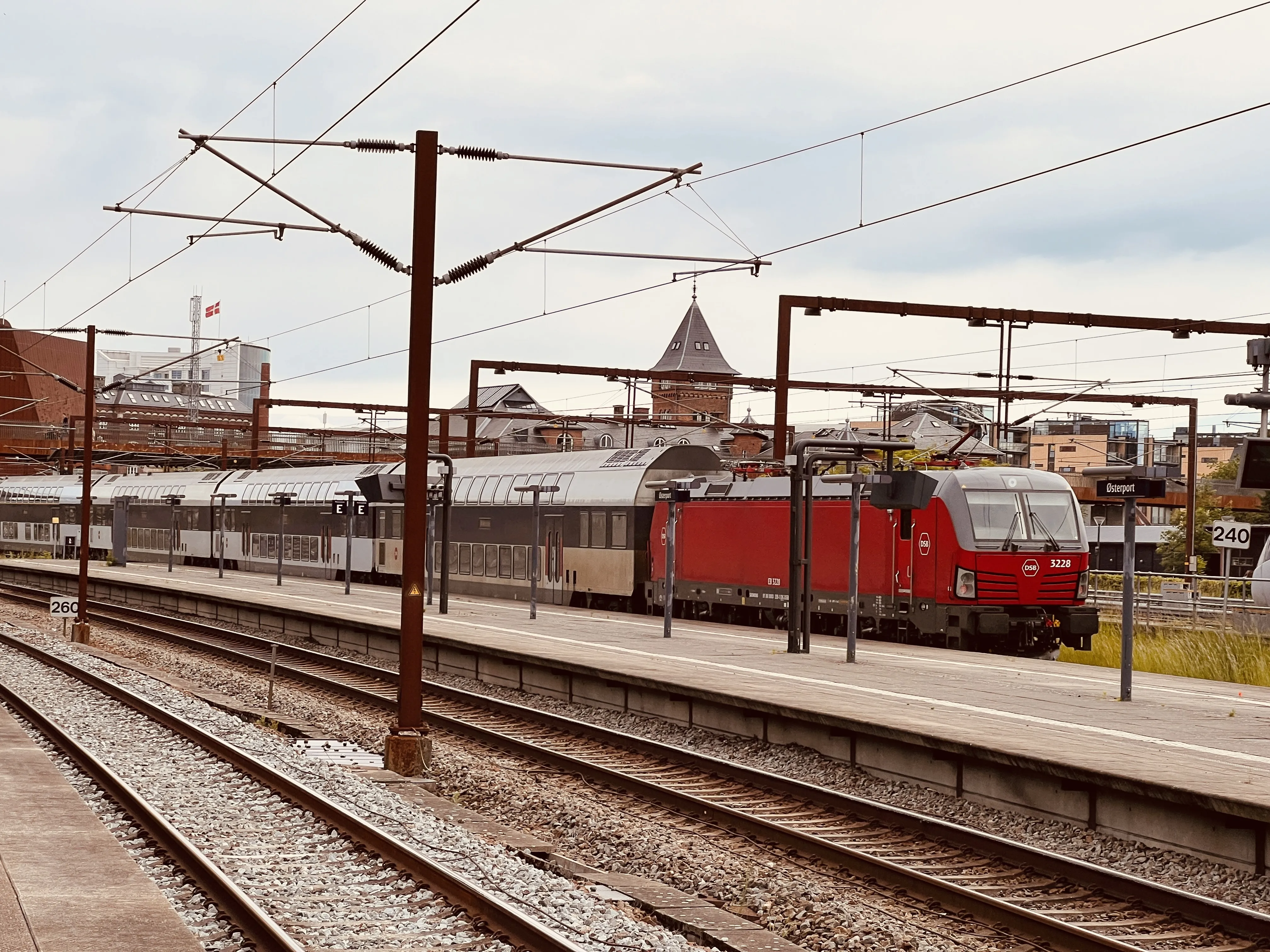 Billede af DSB EB 3228 fotograferet ud for Østerport Station.