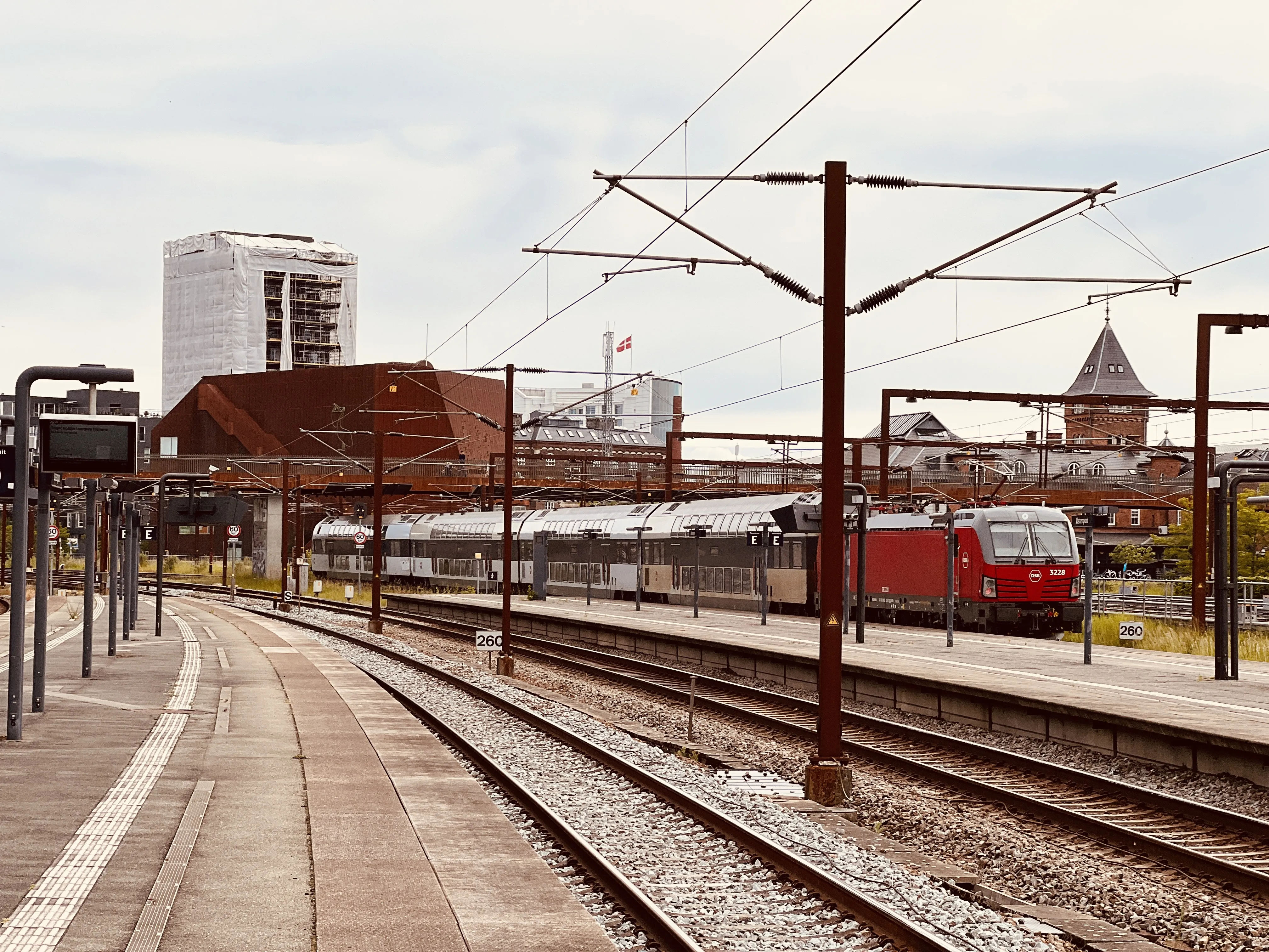 Billede af DSB EB 3228 fotograferet ud for Østerport Station.