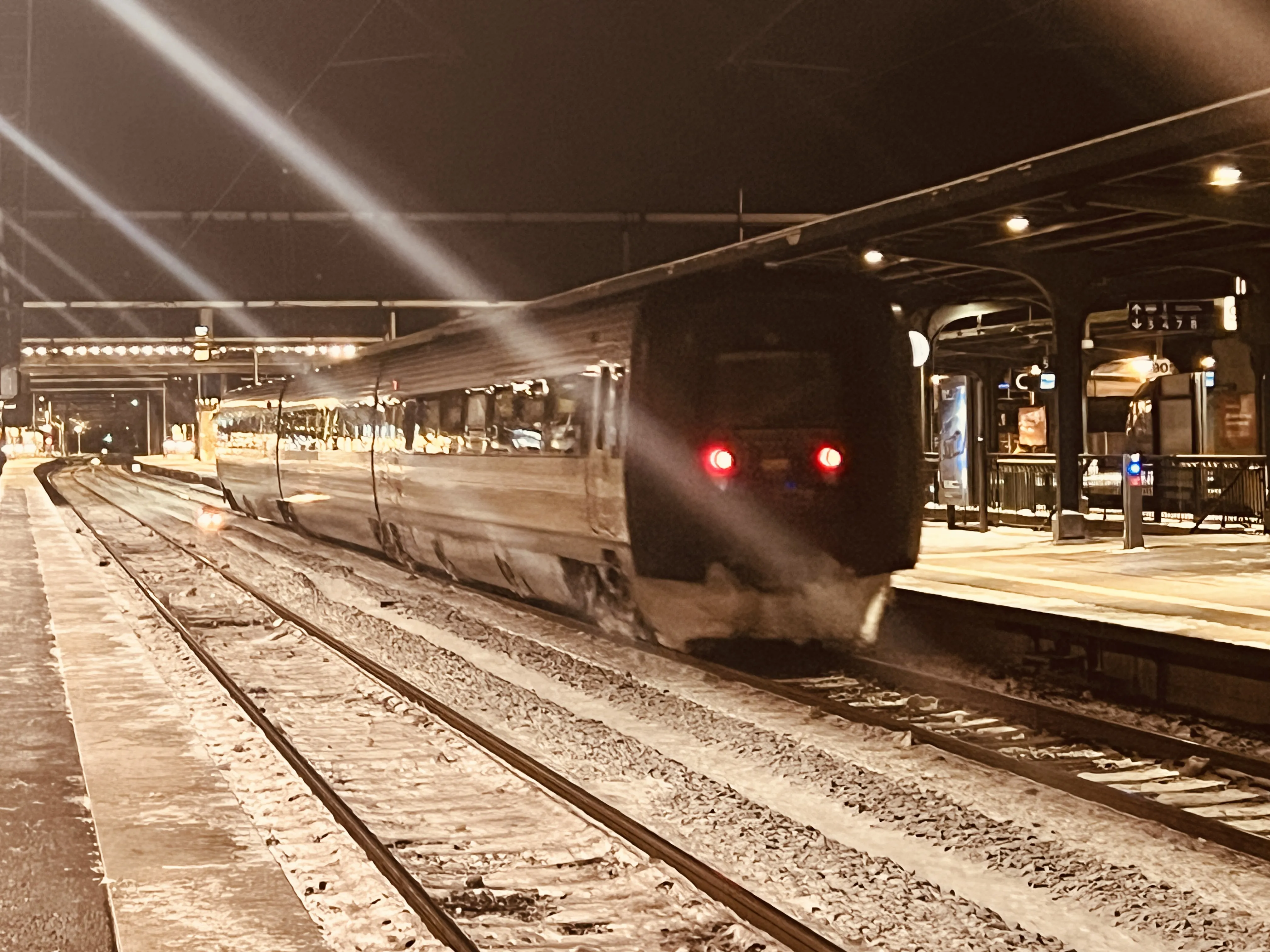 Billede af DSB ER 2015 fotograferet ud for Odense Banegård Center.