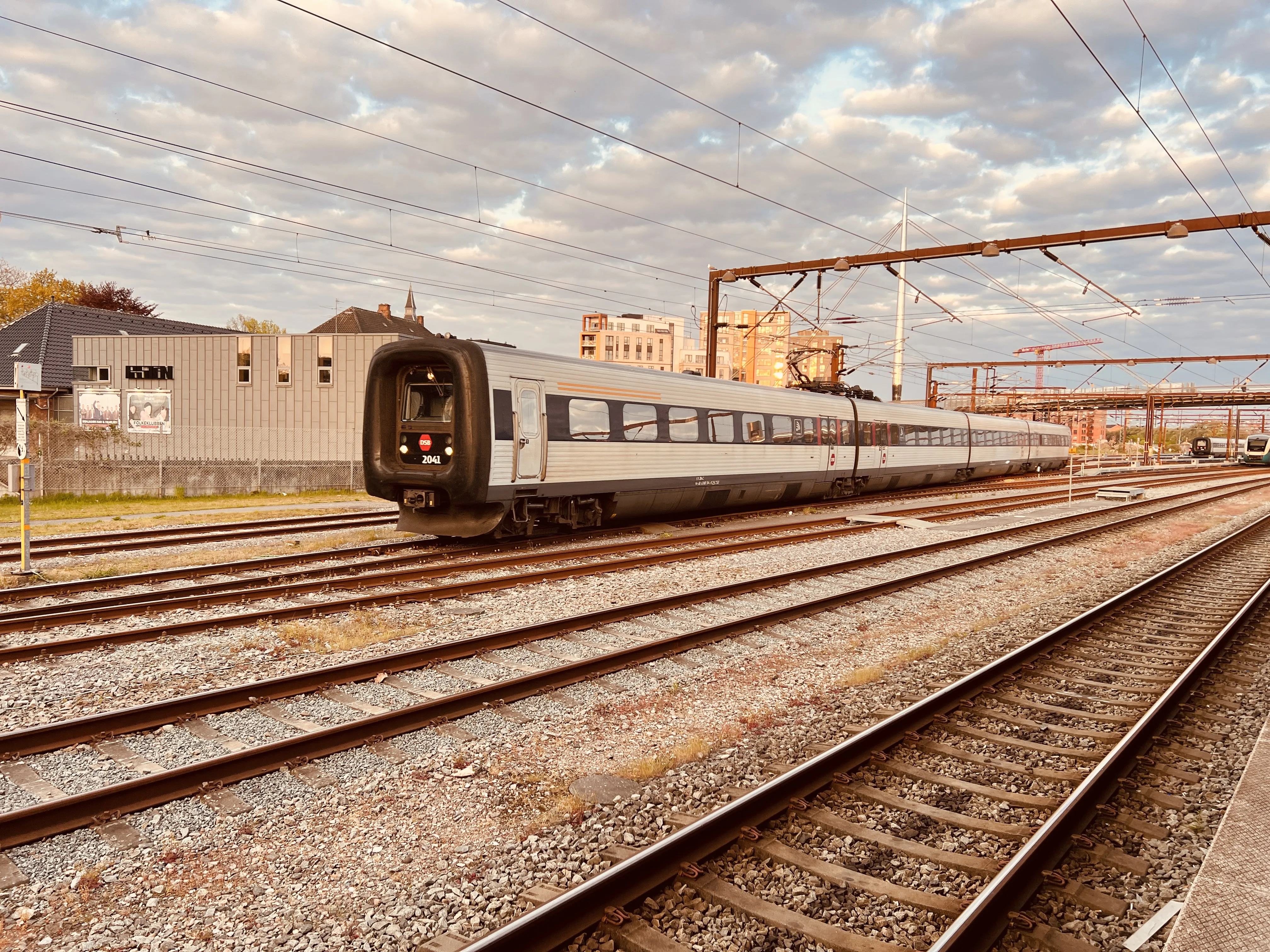 Billede af DSB ER 2041 fotograferet ud for Odense Banegård Center.