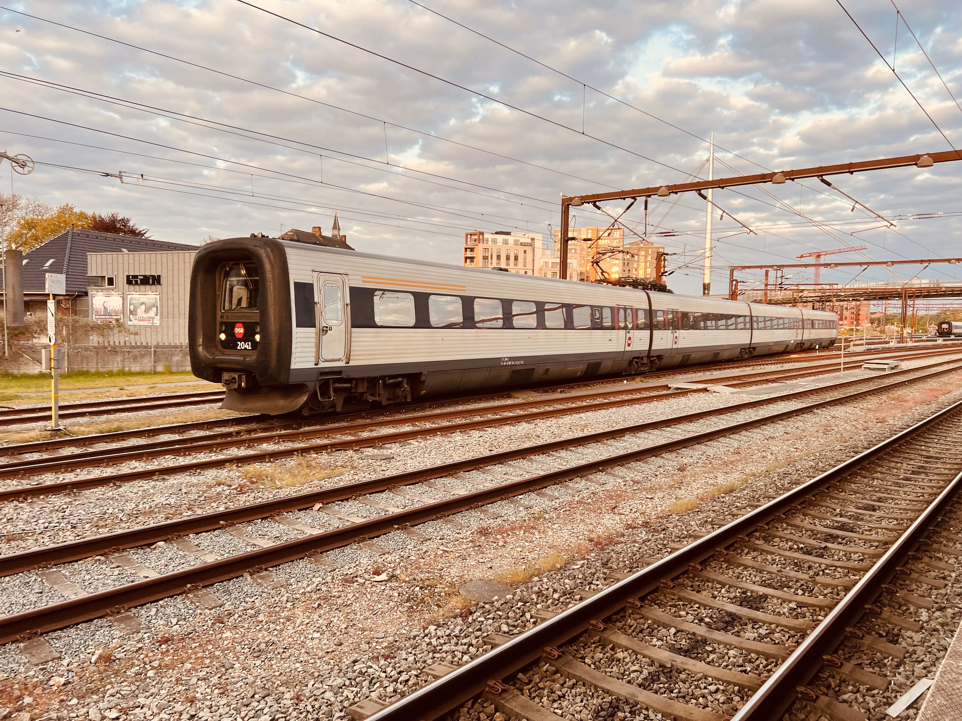 Billede af DSB ER 2041 fotograferet ud for Odense Banegård Center.