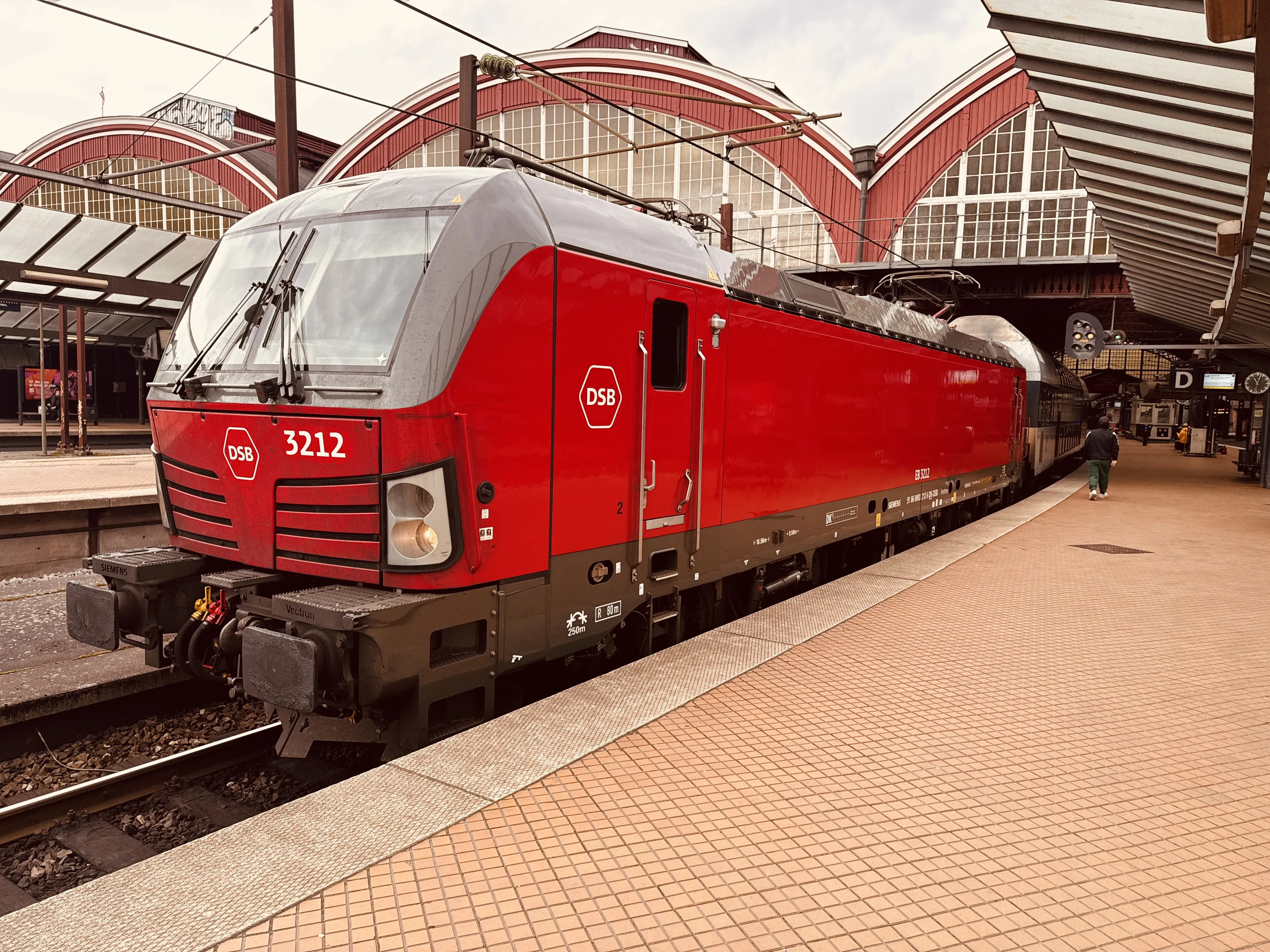 Billede af DSB EB 3212 fotograferet ud for København Hovedbanegård.