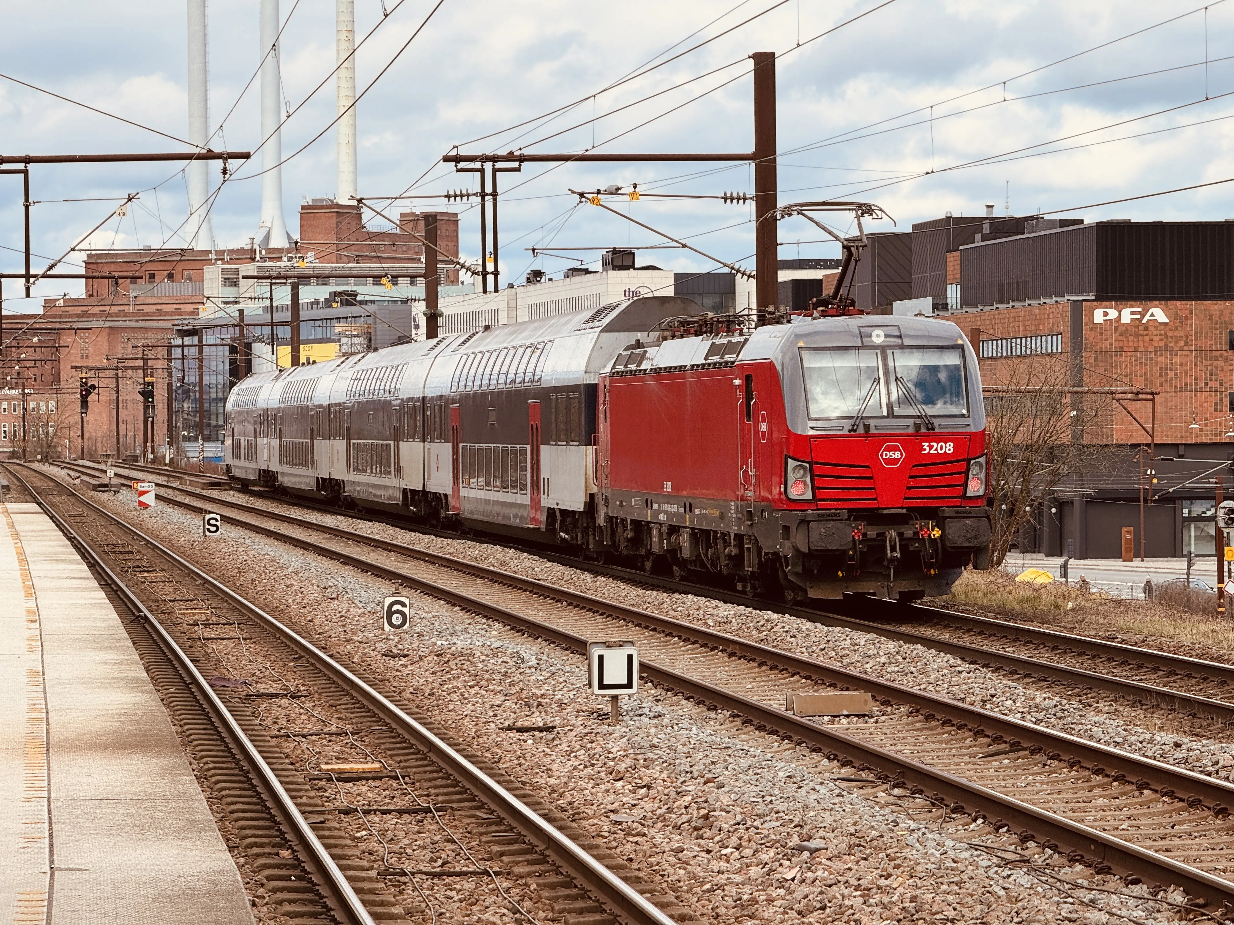 Billede af DSB EB 3208 fotograferet ud for København Hovedbanegård.