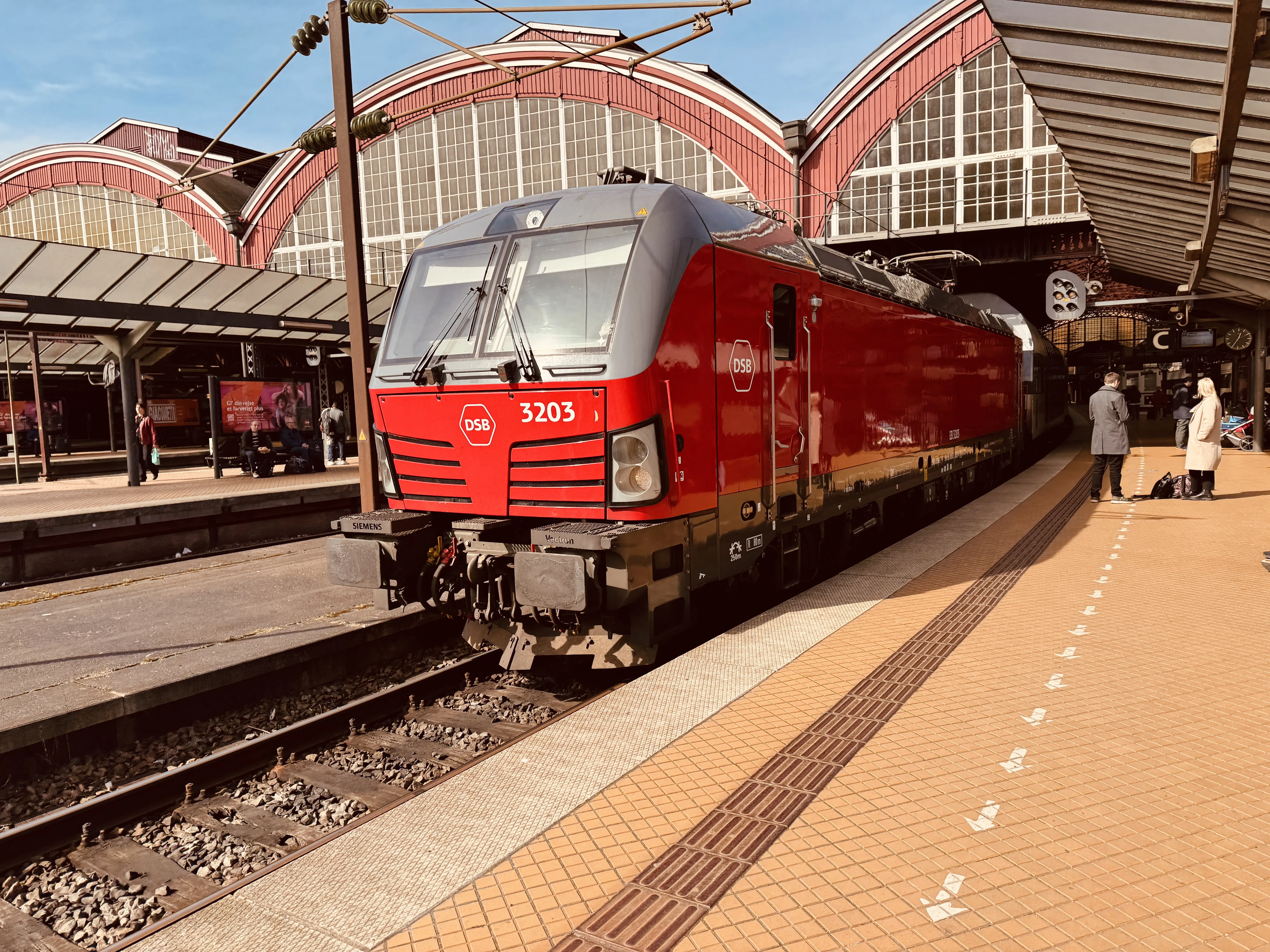 Billede af DSB EB 3203 fotograferet ud for København Hovedbanegård.