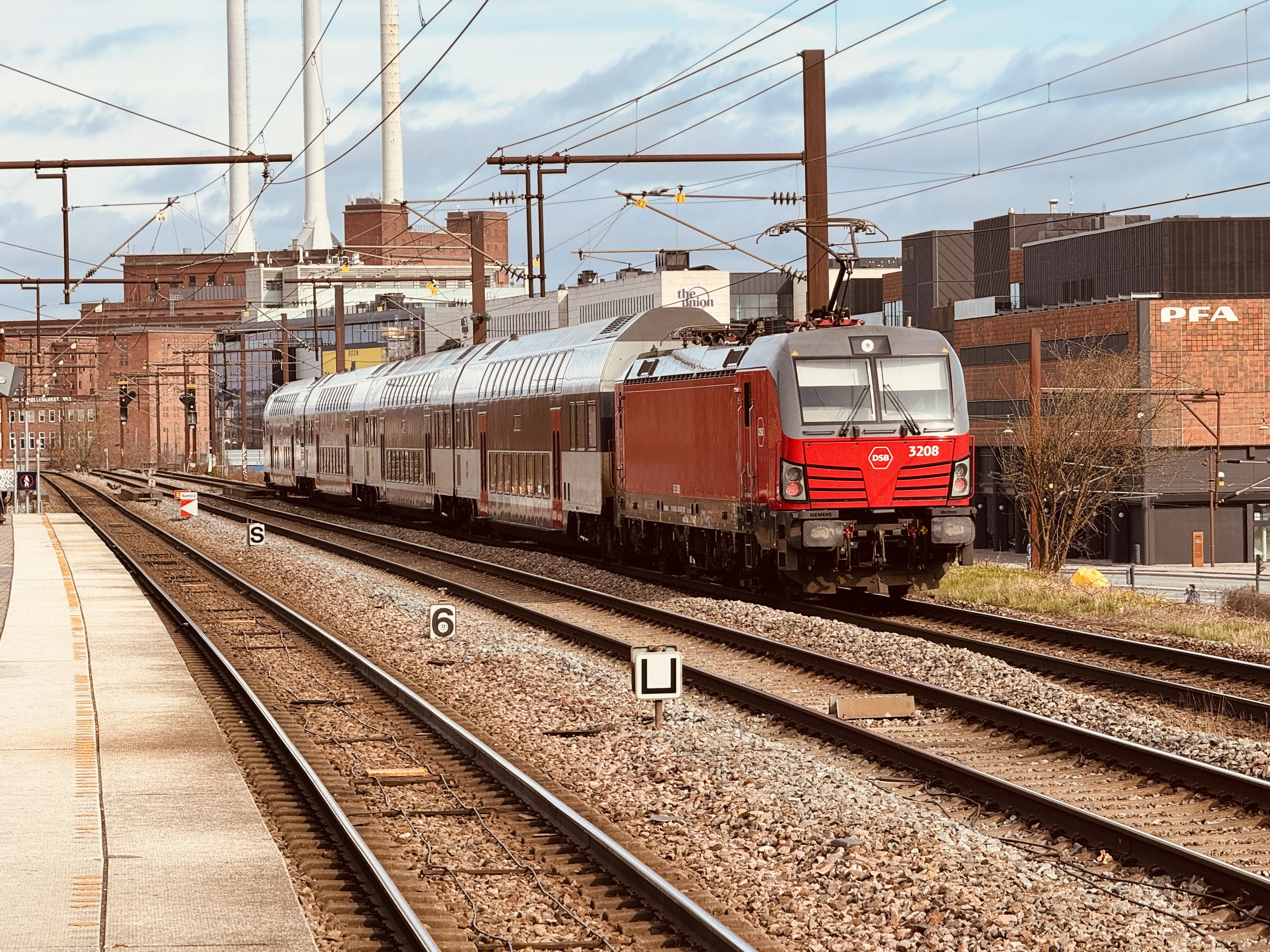 Billede af DSB EB 3208 fotograferet ud for København Hovedbanegård.