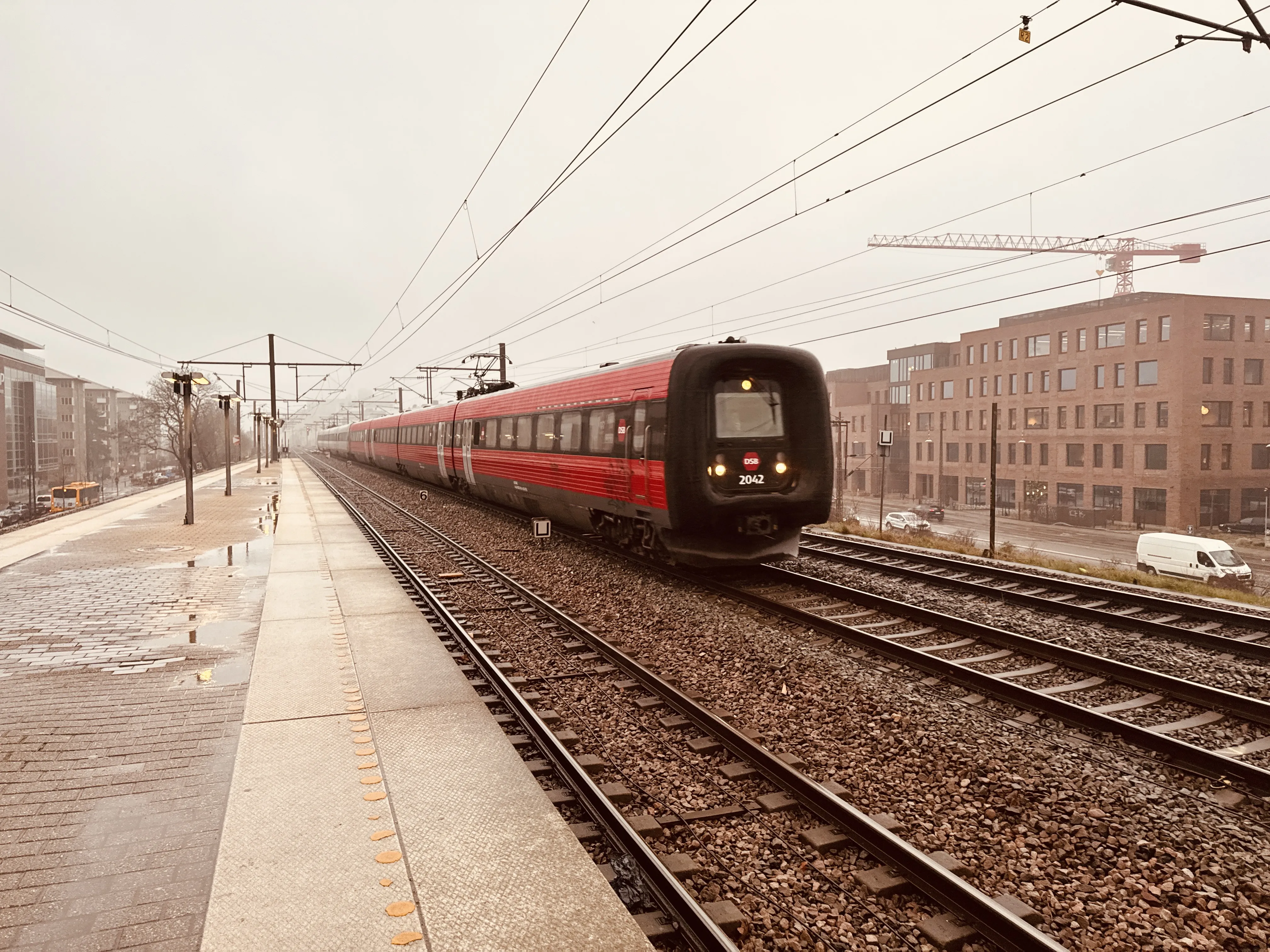 Billede af DSB ER 2042 fotograferet ud for Nordhavn S-togstrinbræt.