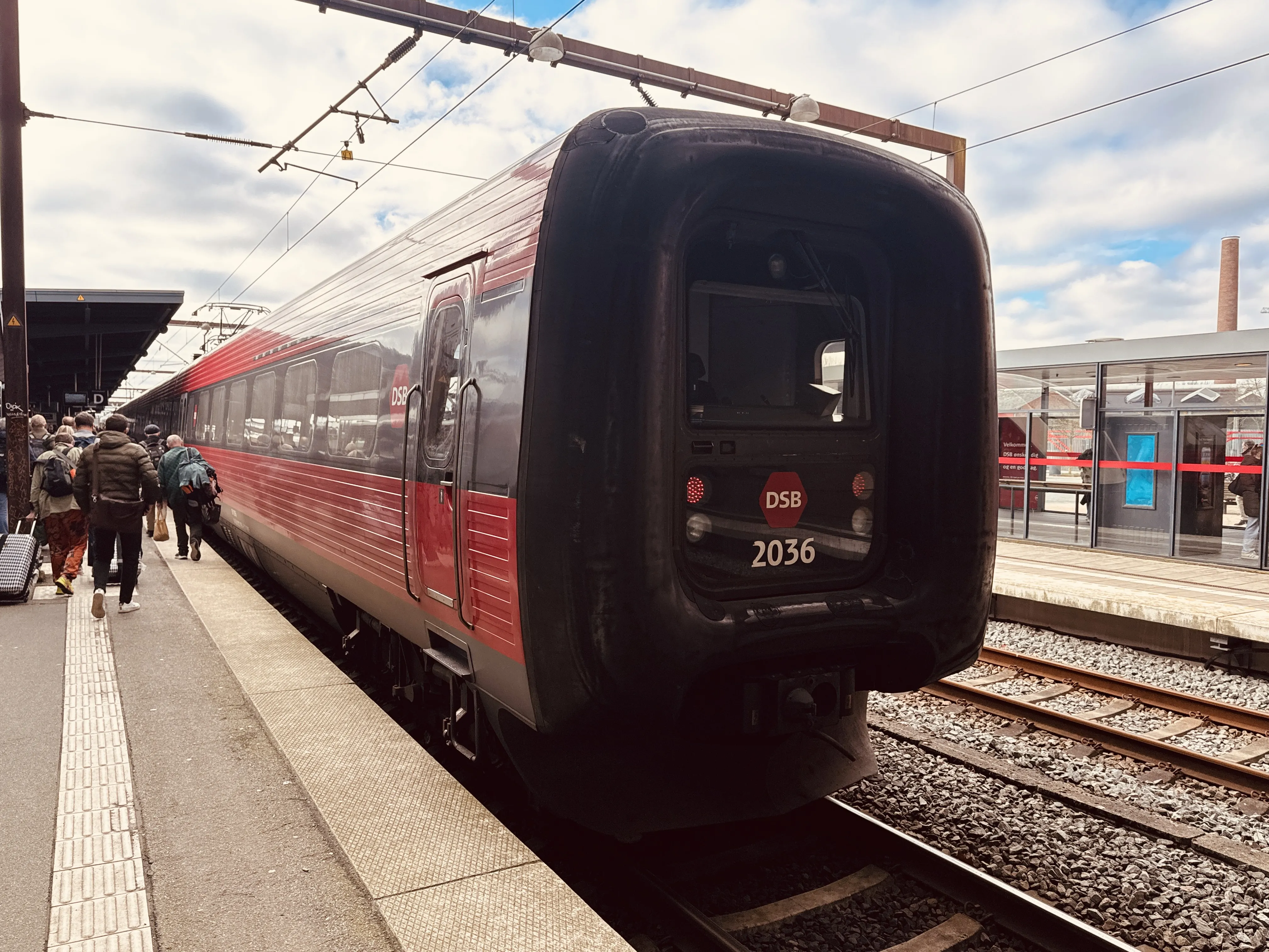 Billede af DSB ER 2036 fotograferet ud for Odense Banegård Center.