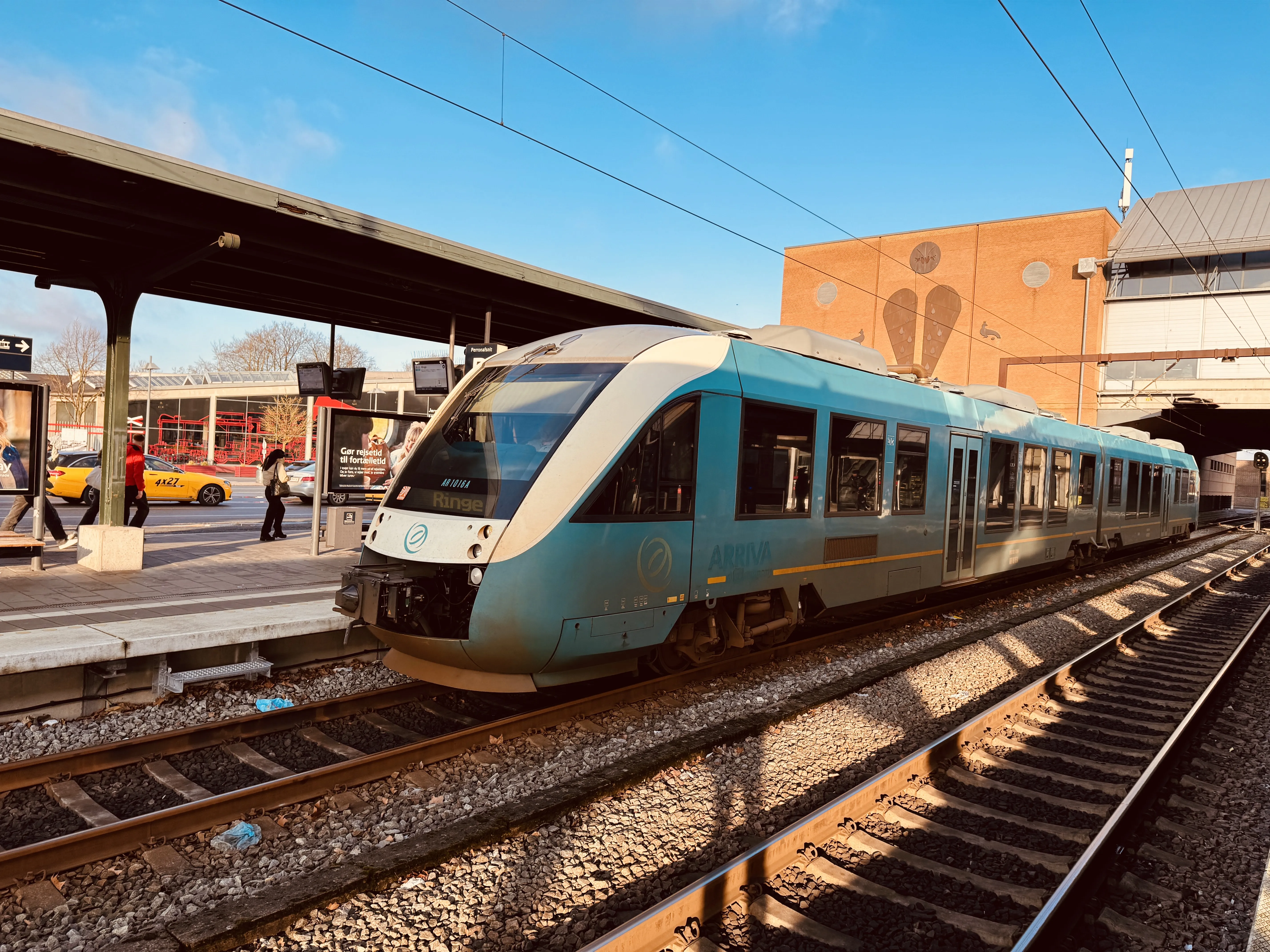 Billede af ARRIVA AR 1016 fotograferet ud for Odense Banegård Center.