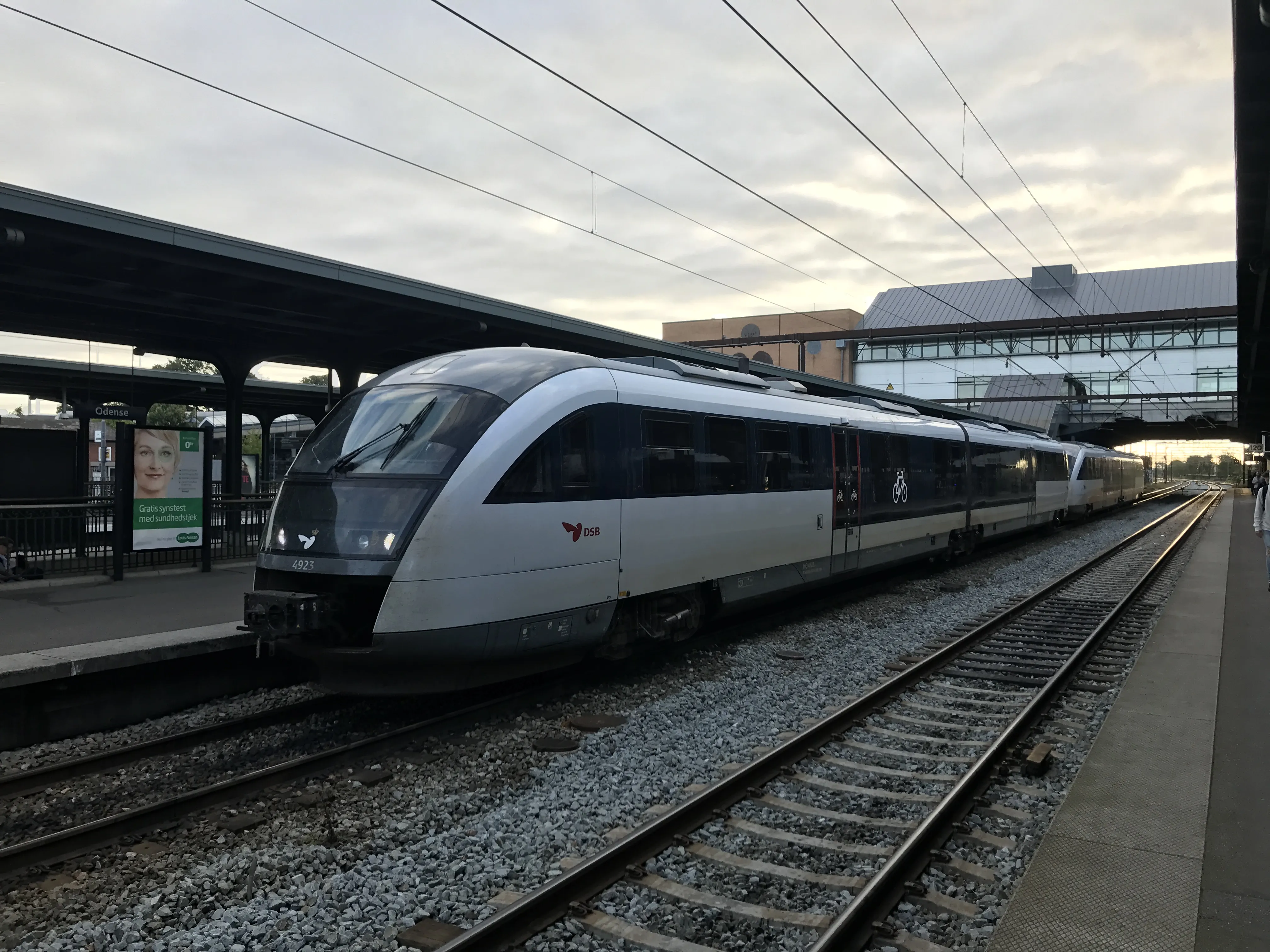 Billede af DSB MQ 4123-4923 fotograferet ud for Odense Banegård Center.