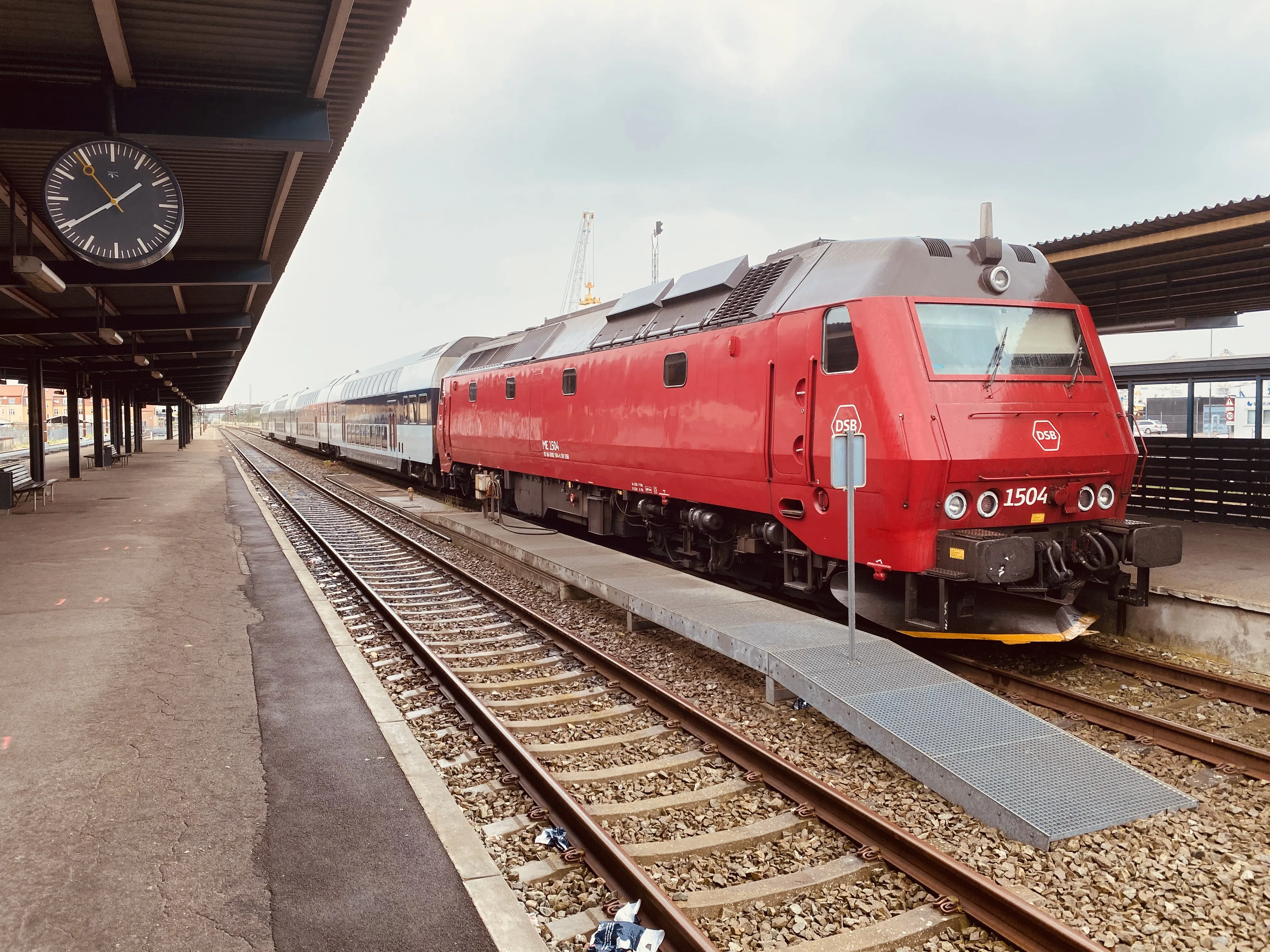 Billede af DSB ME 1504 fotograferet ud for Kalundborg Station.