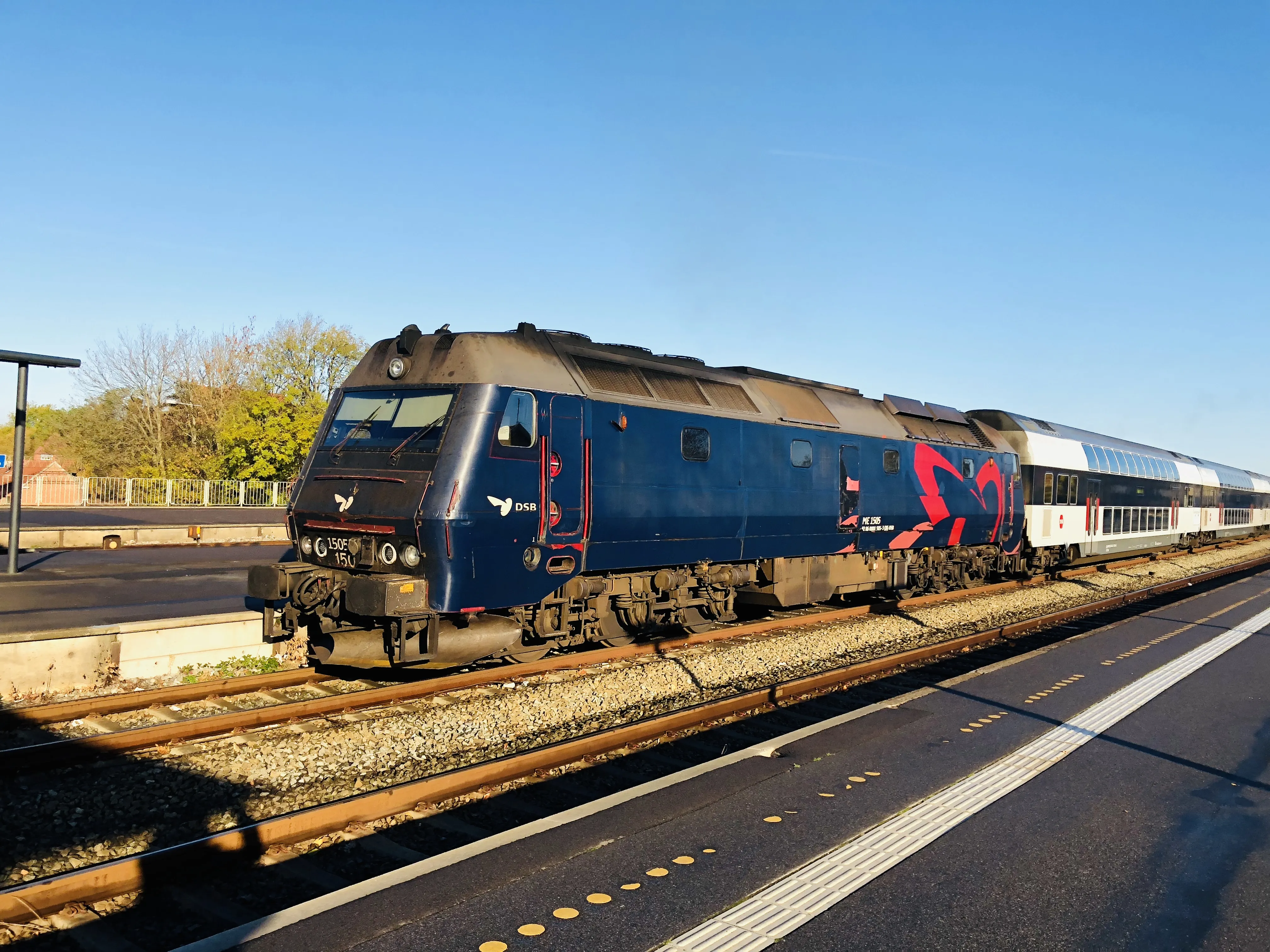 Billede af DSB ME 1505 fotograferet ud for Nykøbing Falster Station.