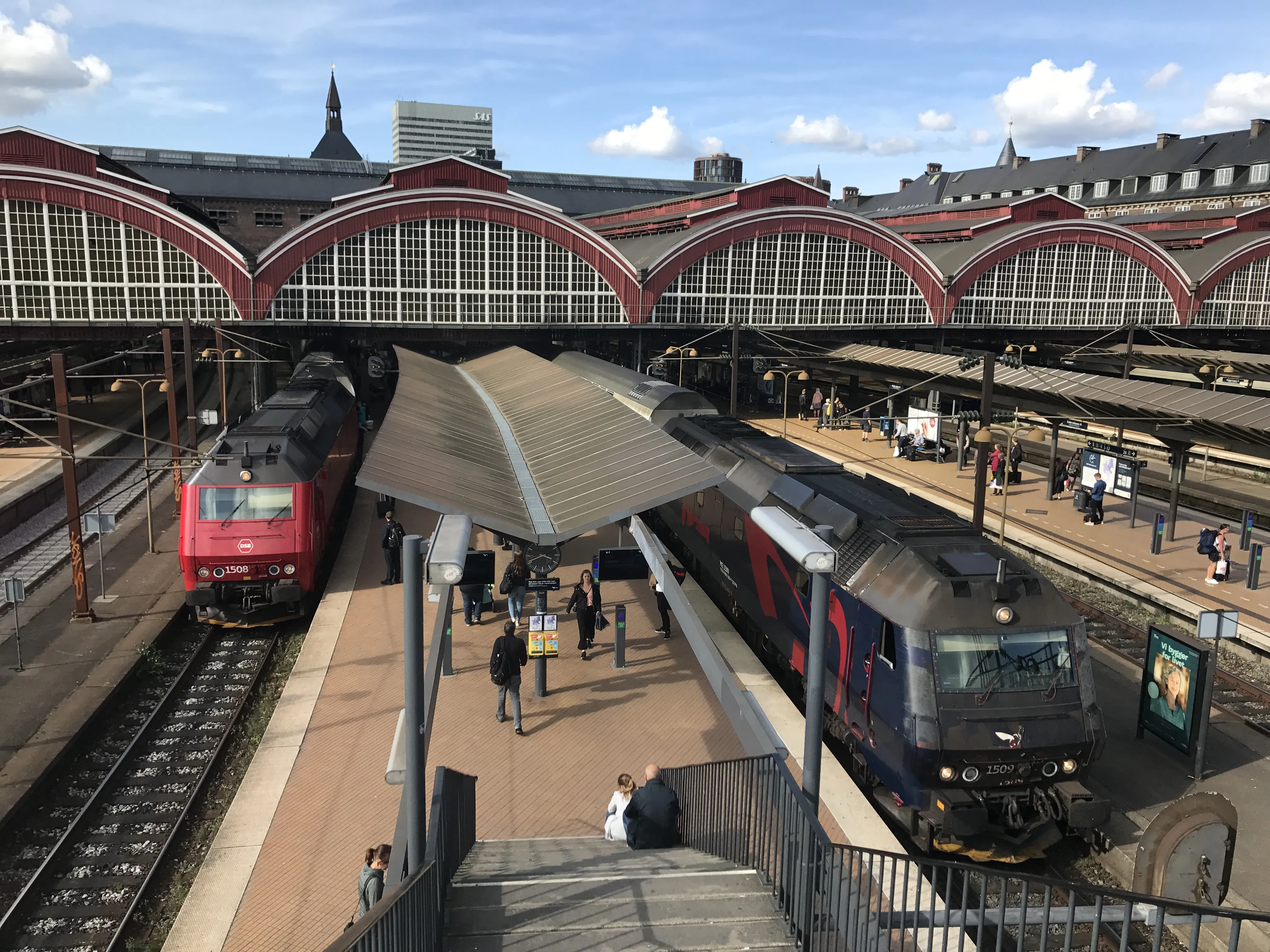 Billede af DSB ME 1508 fotograferet ud for København Hovedbanegård.