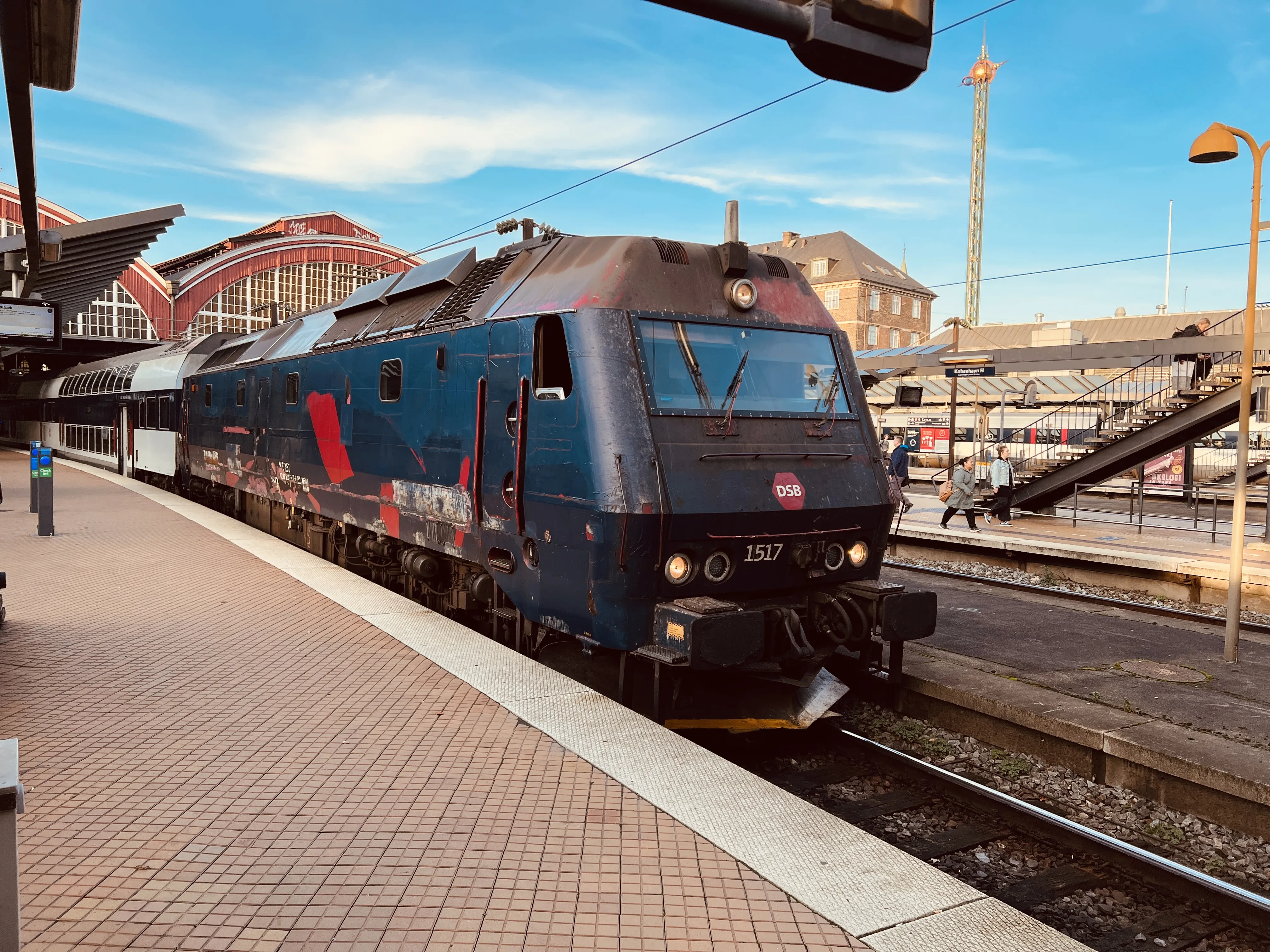 Billede af DSB ME 1517 fotograferet ud for København Hovedbanegård.