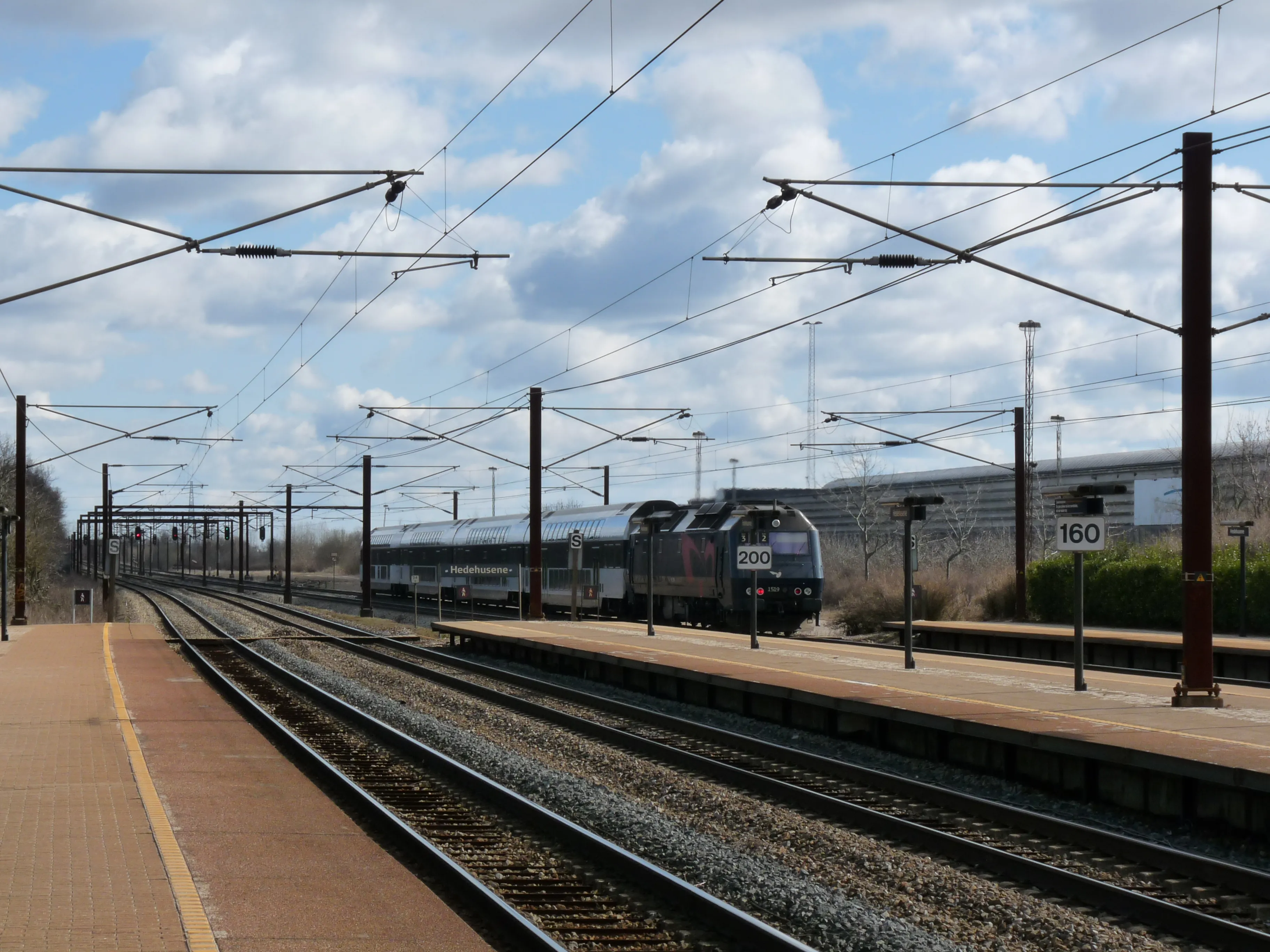 Billede af DSB ME 1519 fotograferet ud for Hedehusene Station.