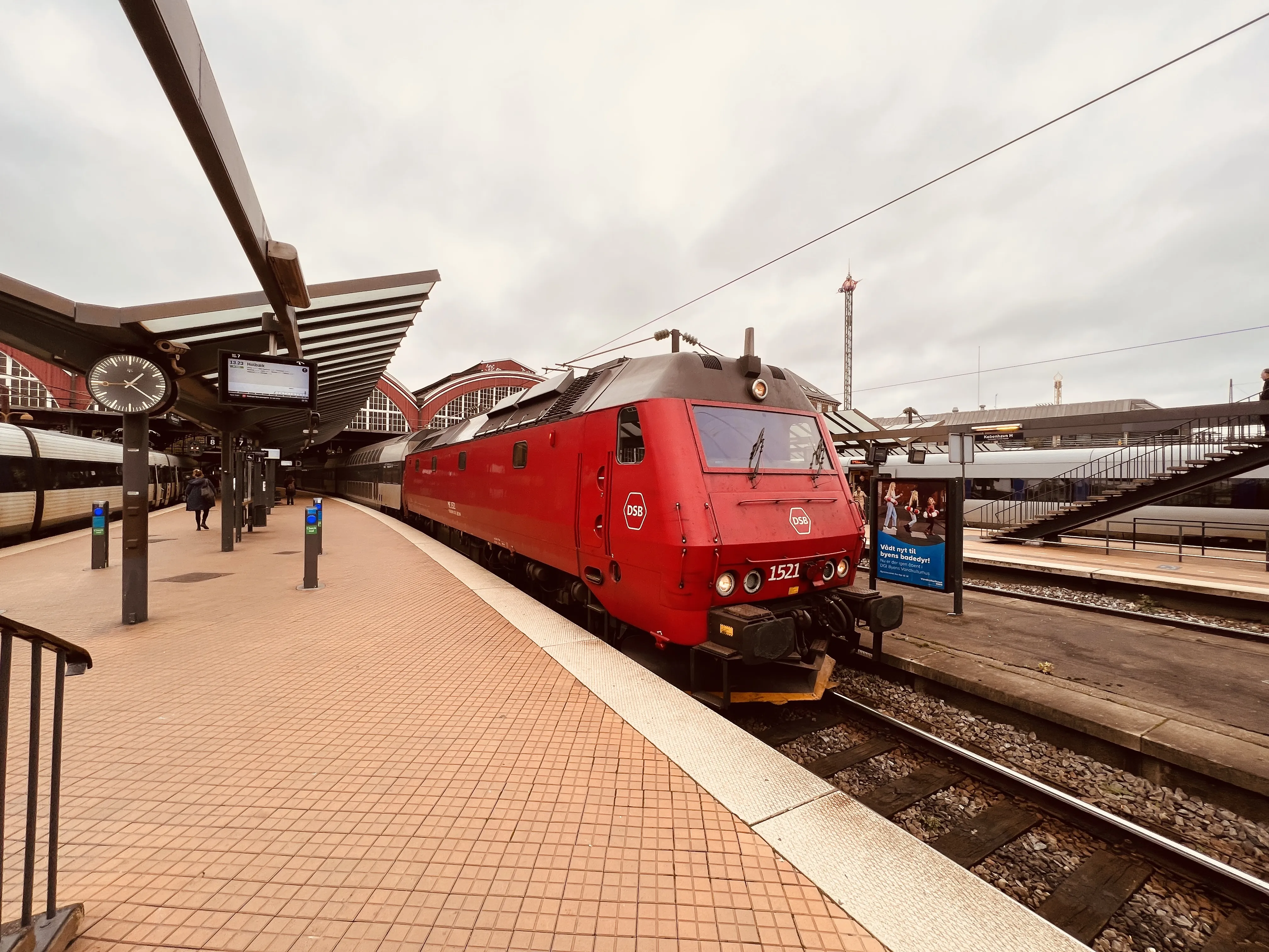 Billede af DSB ME 1521 fotograferet ud for København Hovedbanegård.