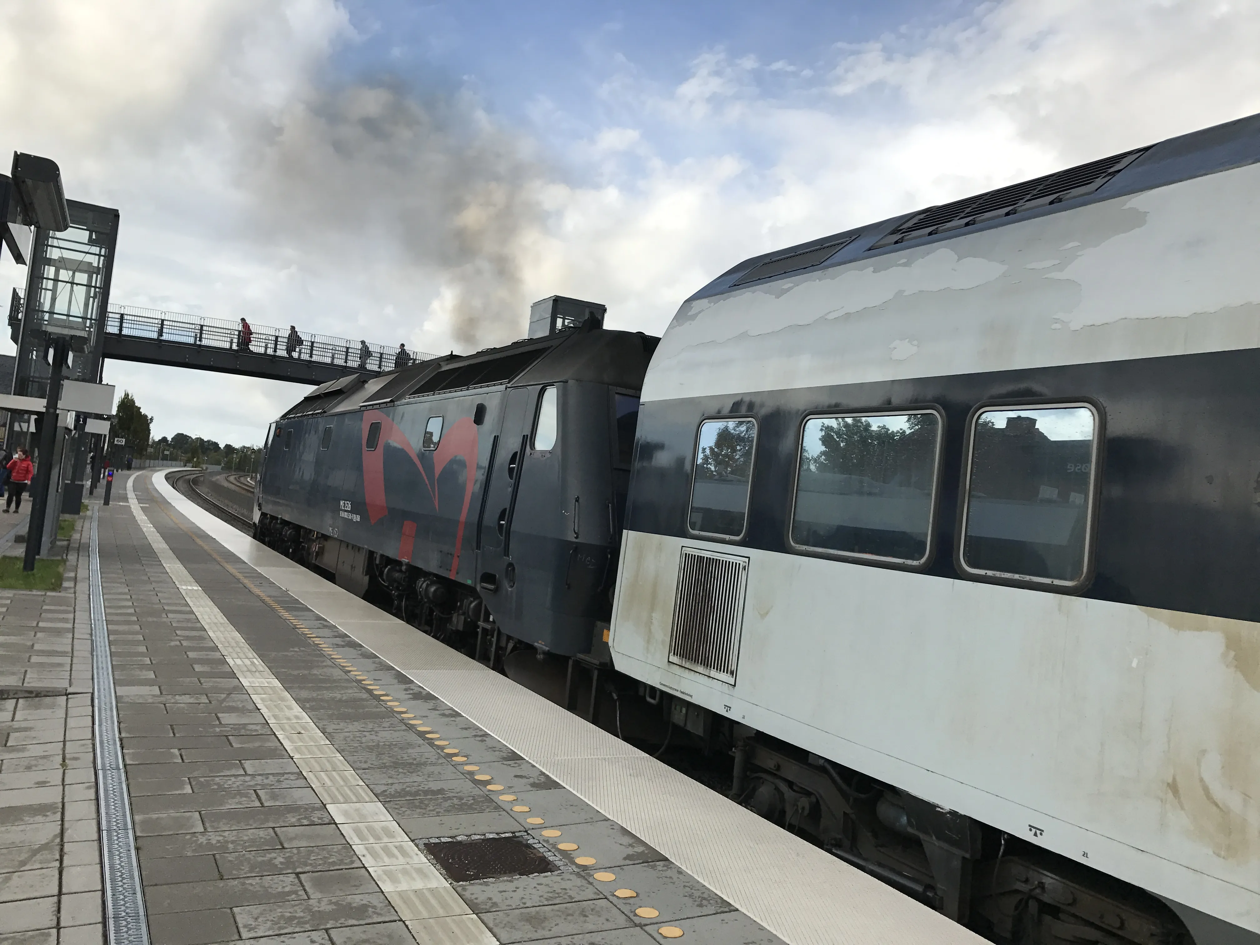 Billede af DSB ME 1526 fotograferet ud for Tølløse Station.