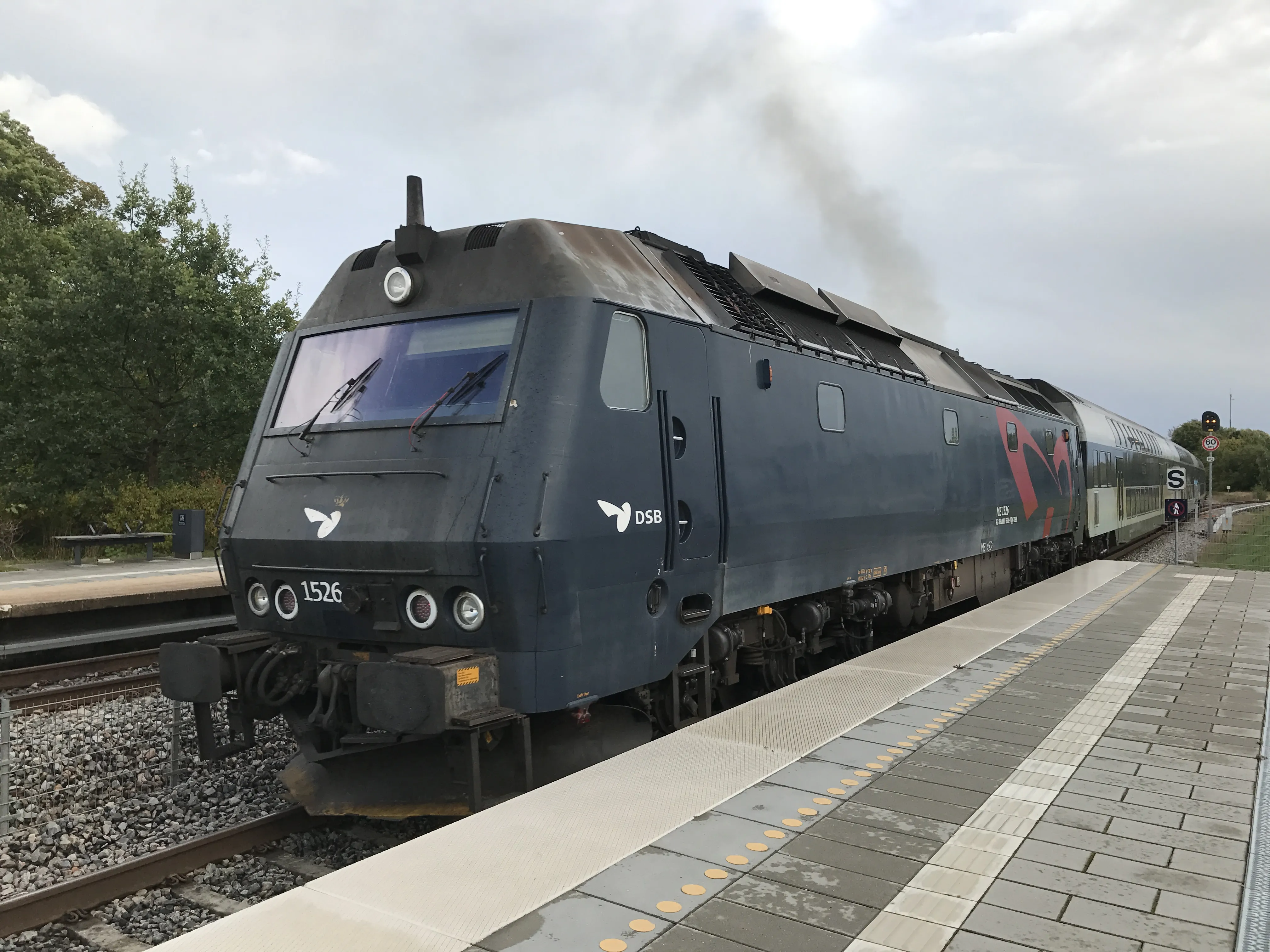 Billede af DSB ME 1526 fotograferet ud for Tølløse Station.