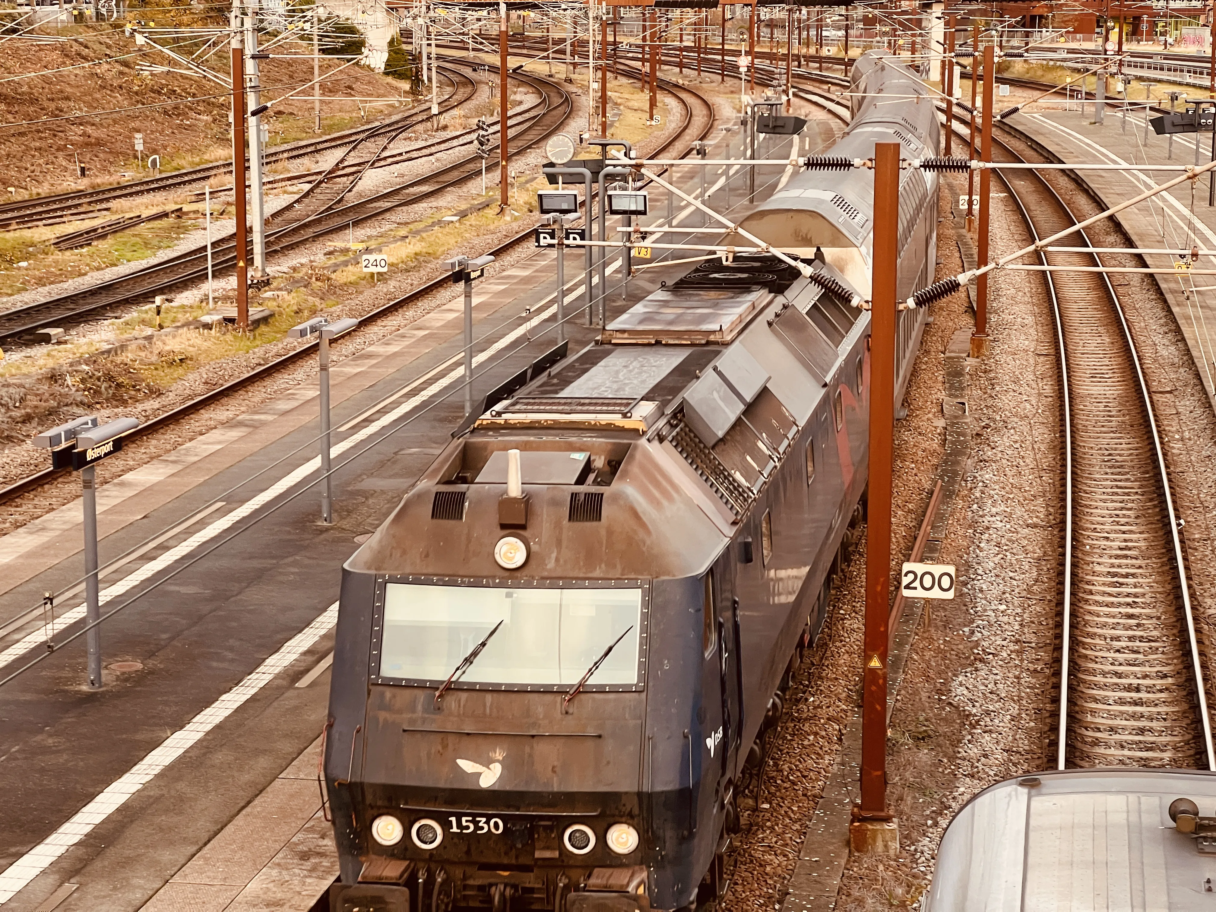 Billede af DSB ME 1530 fotograferet ud for Østerport Station.